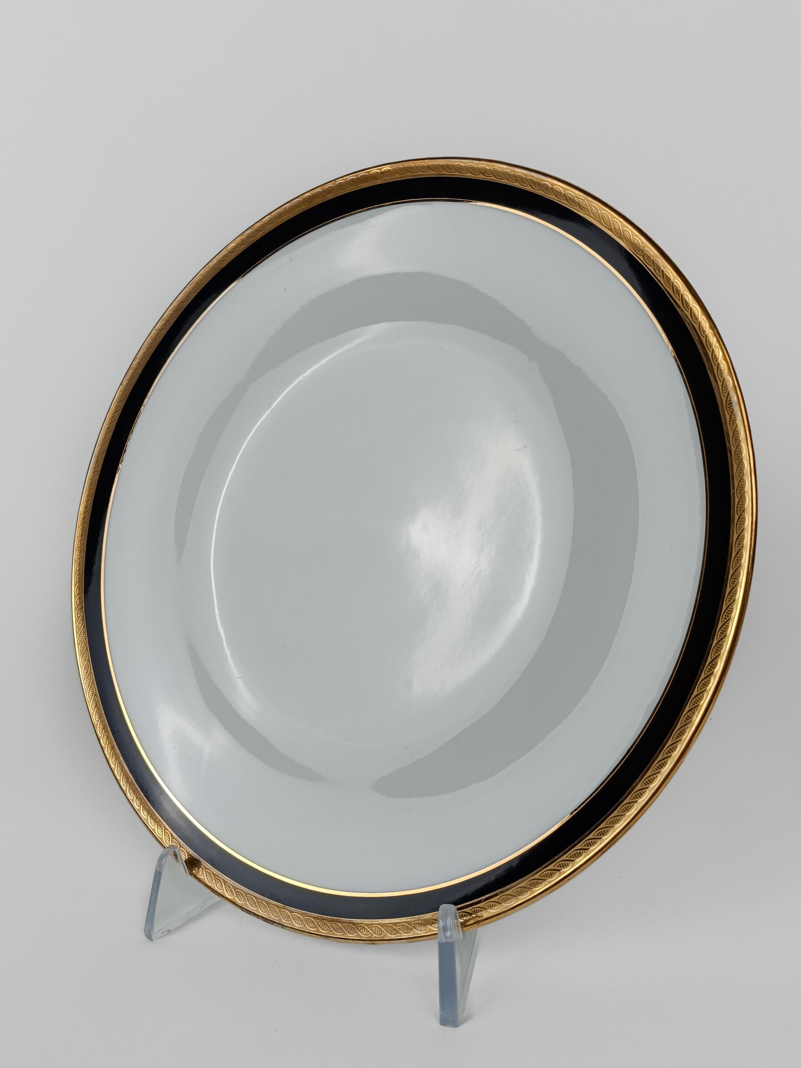 China Dinner Service for 6 by Richard Ginori Black Onice Rim, Gold Trim & Verge For Sale 2