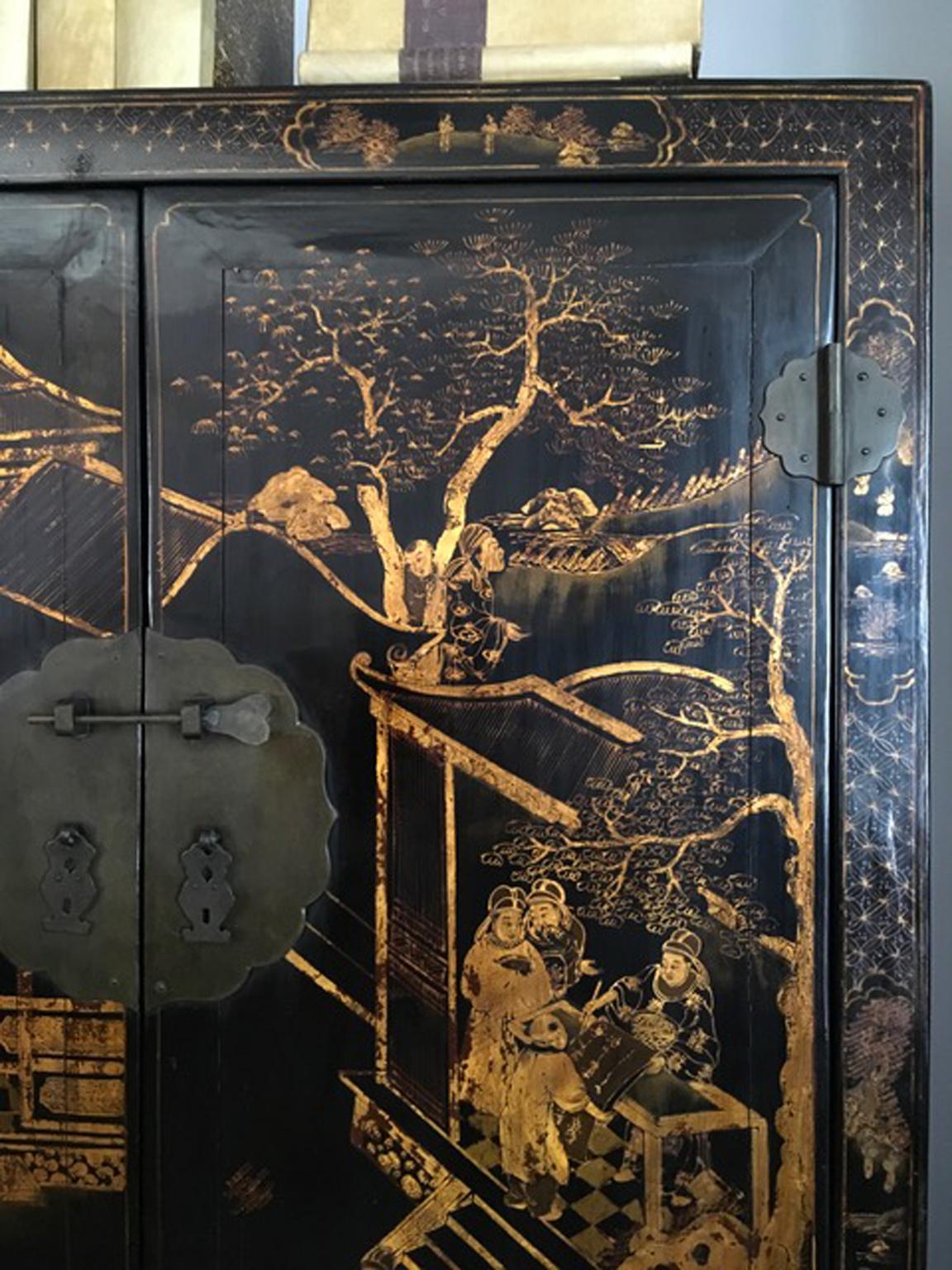 Chinese Export China 1930 Black Lacquered Elmwood Cabinet  with Gold Paintings