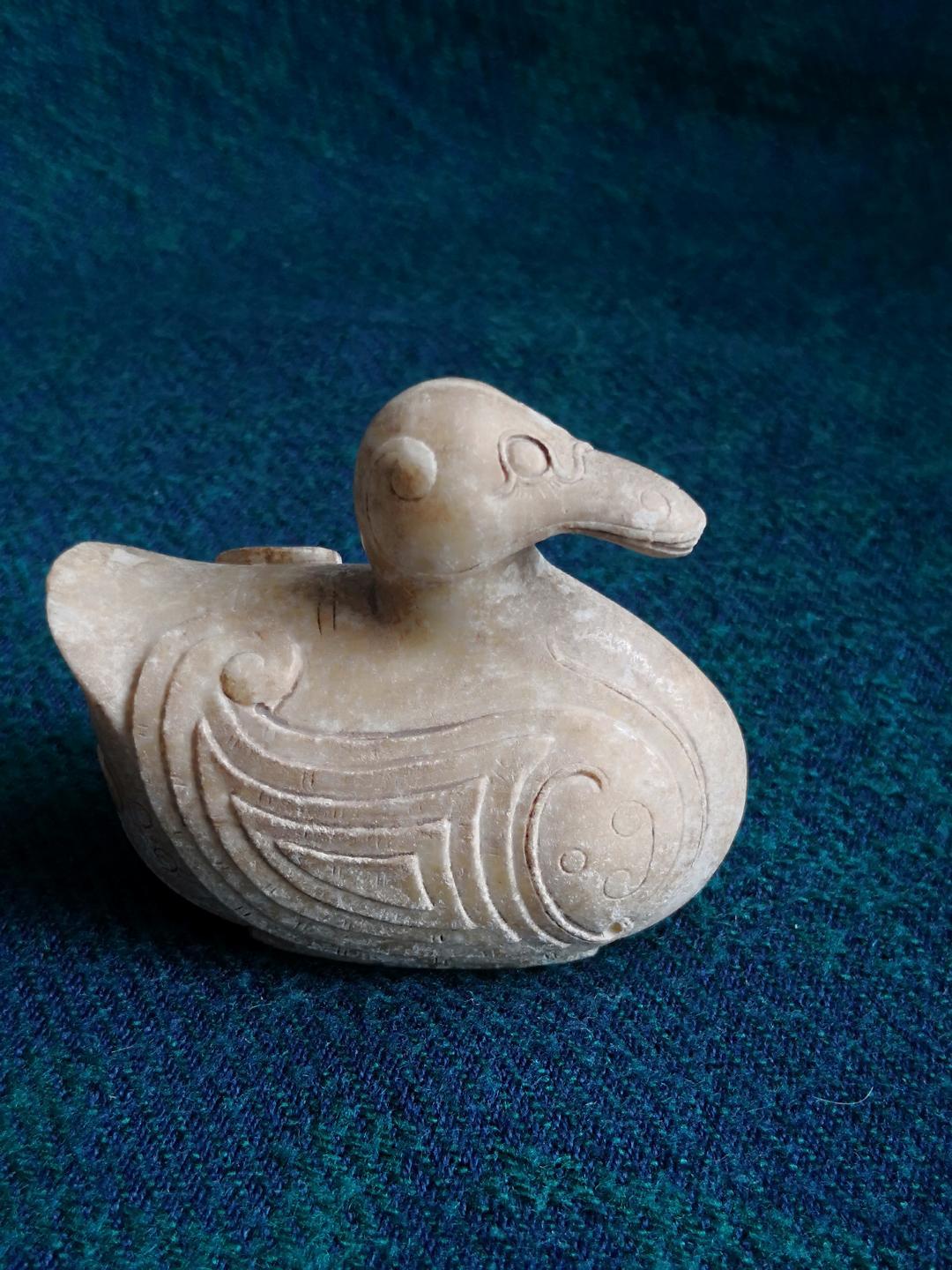 China, a finely carved early jade of a mandarin duck- a significant jade ornament with a light brown calcified color and patina from hundreds of years of age. Song dynasty, 13th century. 

Lovely details. 

Quality: Fine condition