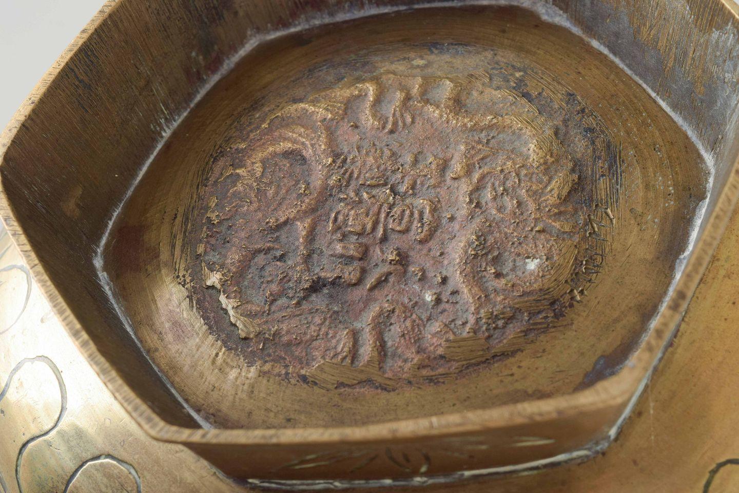 China, gilt bronze vessel, Ming dynasty, 18th/19th C. (Vergoldet) im Angebot