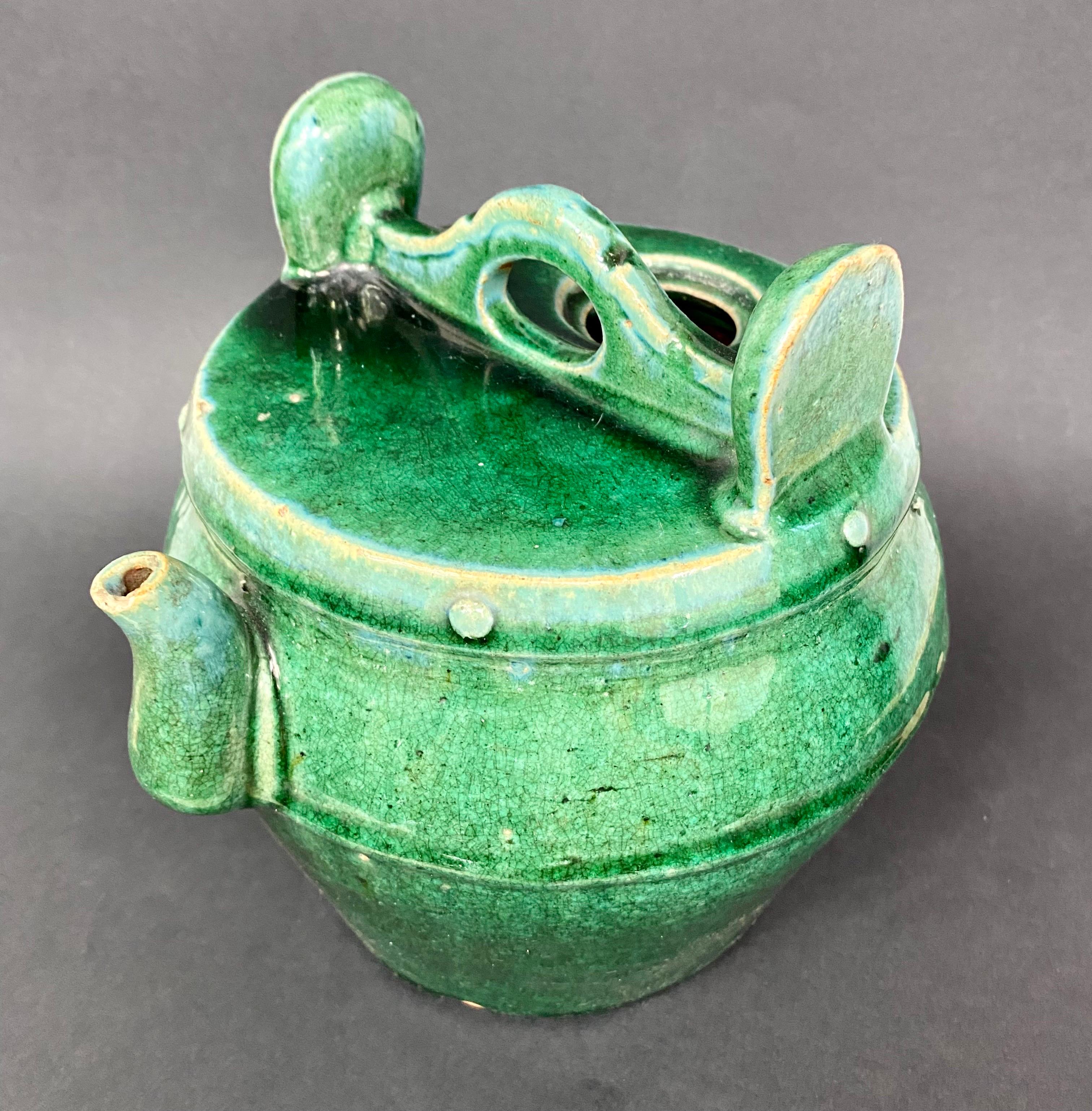 Ceramic teapot or liquor jug with beautiful green crackle glaze. This type of carafe was traditionally used to serve Huangjiu, an alcohol made from cereals (wheat, millet, rice, etc.) which was consumed hot during meals. This alcohol is similar to