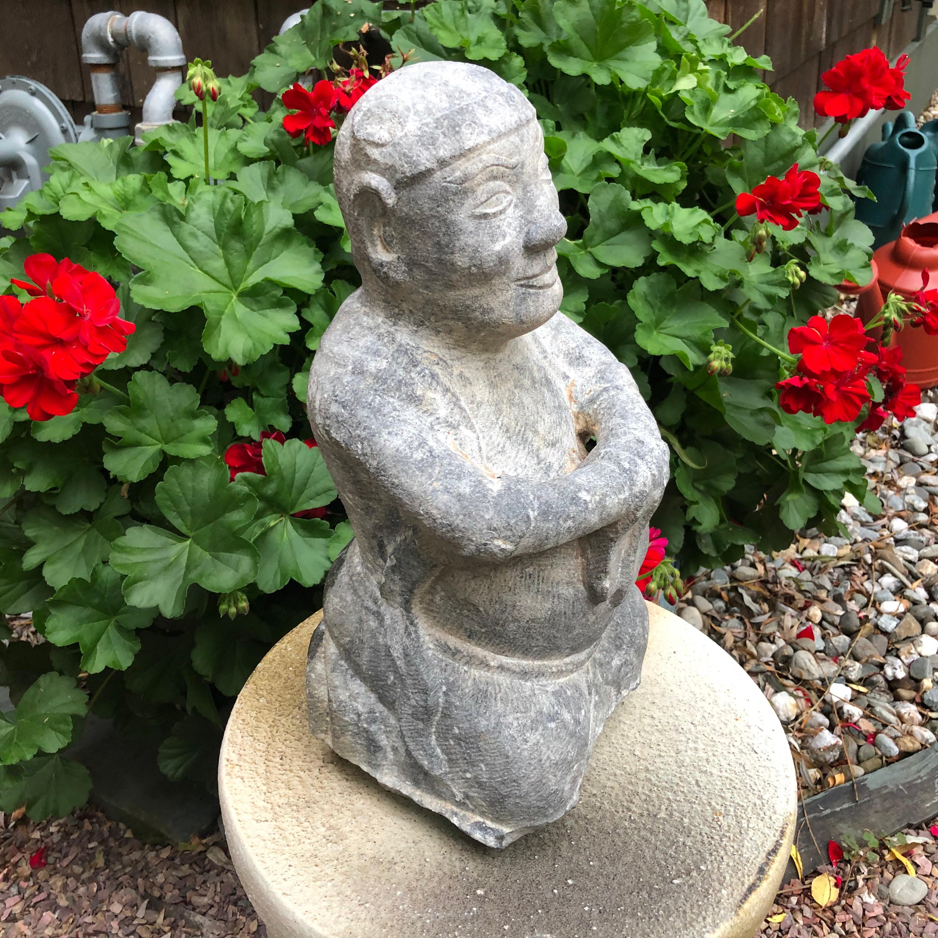 China Important Hand Carved Stone Effigy of Attendant, Qing Dynasty im Zustand „Gut“ in South Burlington, VT