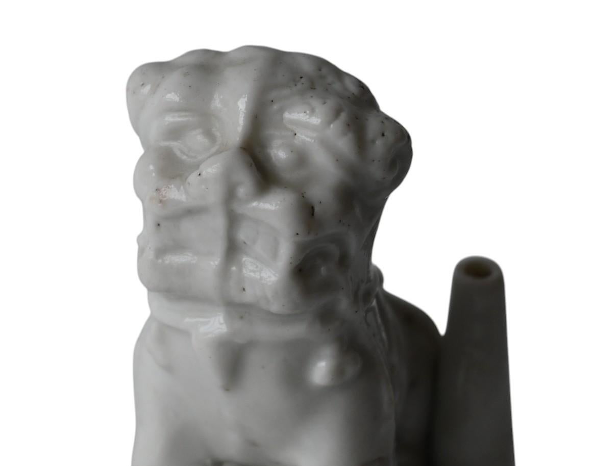 China, Kangxi Blanc De Chine Porcelain Incense Holder, Topped With A Lion, 18th in vendita 2