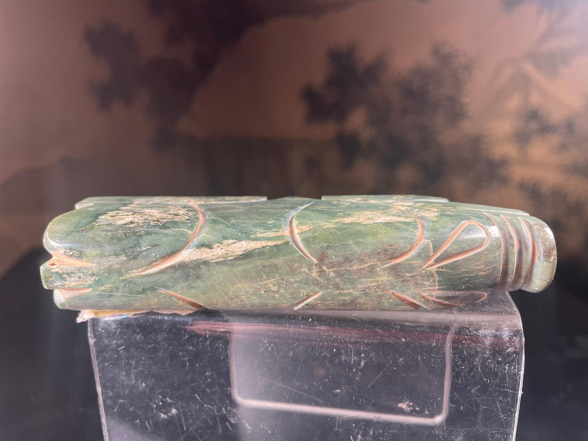 Chine Large pendentif en jade cochon avec des couleurs vertes profondes en vente 2