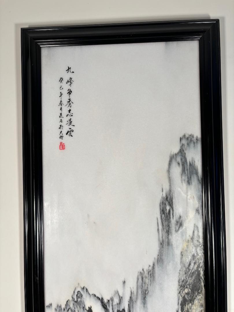 Große chinesische Steep Mountain Peaks, natürlicher Marmorstein, „Painting“, signiert  (Handgeschnitzt) im Angebot