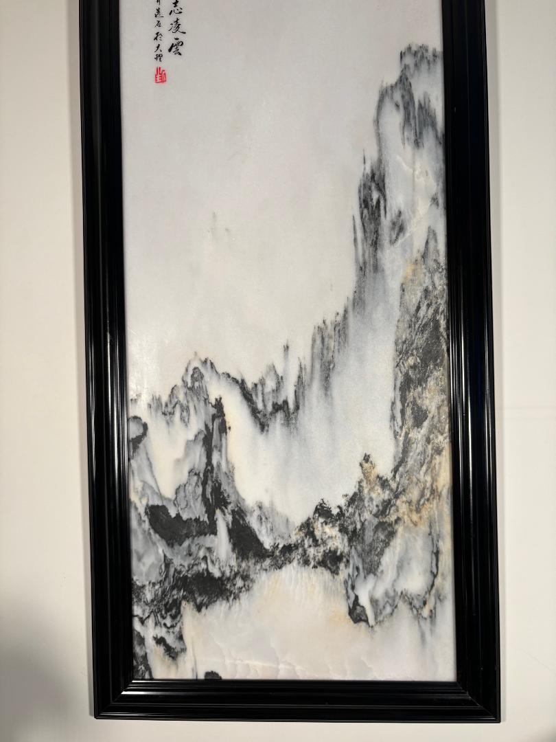 Große chinesische Steep Mountain Peaks, natürlicher Marmorstein, „Painting“, signiert  im Zustand „Gut“ im Angebot in South Burlington, VT
