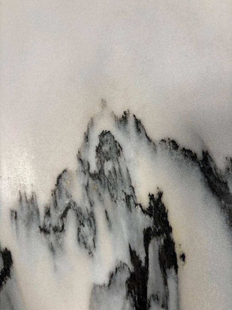 Große chinesische Steep Mountain Peaks, natürlicher Marmorstein, „Painting“, signiert  im Angebot 1