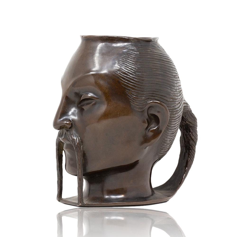 Sculpté à la main Tankard China Man de Alfonso Canciani K. Kunst-Erzgiesserei en vente