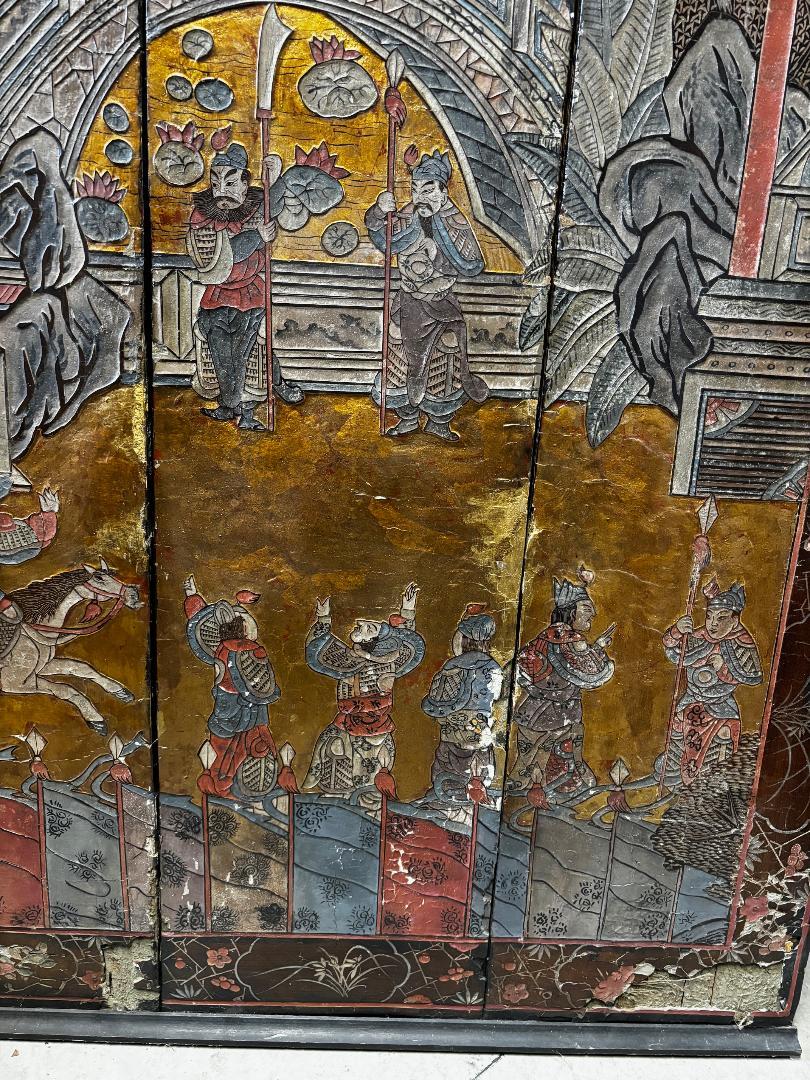  Vieux paravent et écran de guerriers Coromandel coloré et doré de Chine   en vente 5
