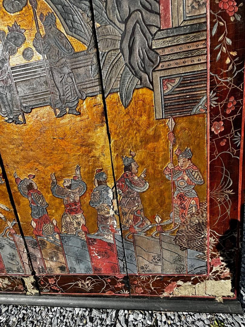 20ième siècle  Vieux paravent et écran de guerriers Coromandel coloré et doré de Chine   en vente