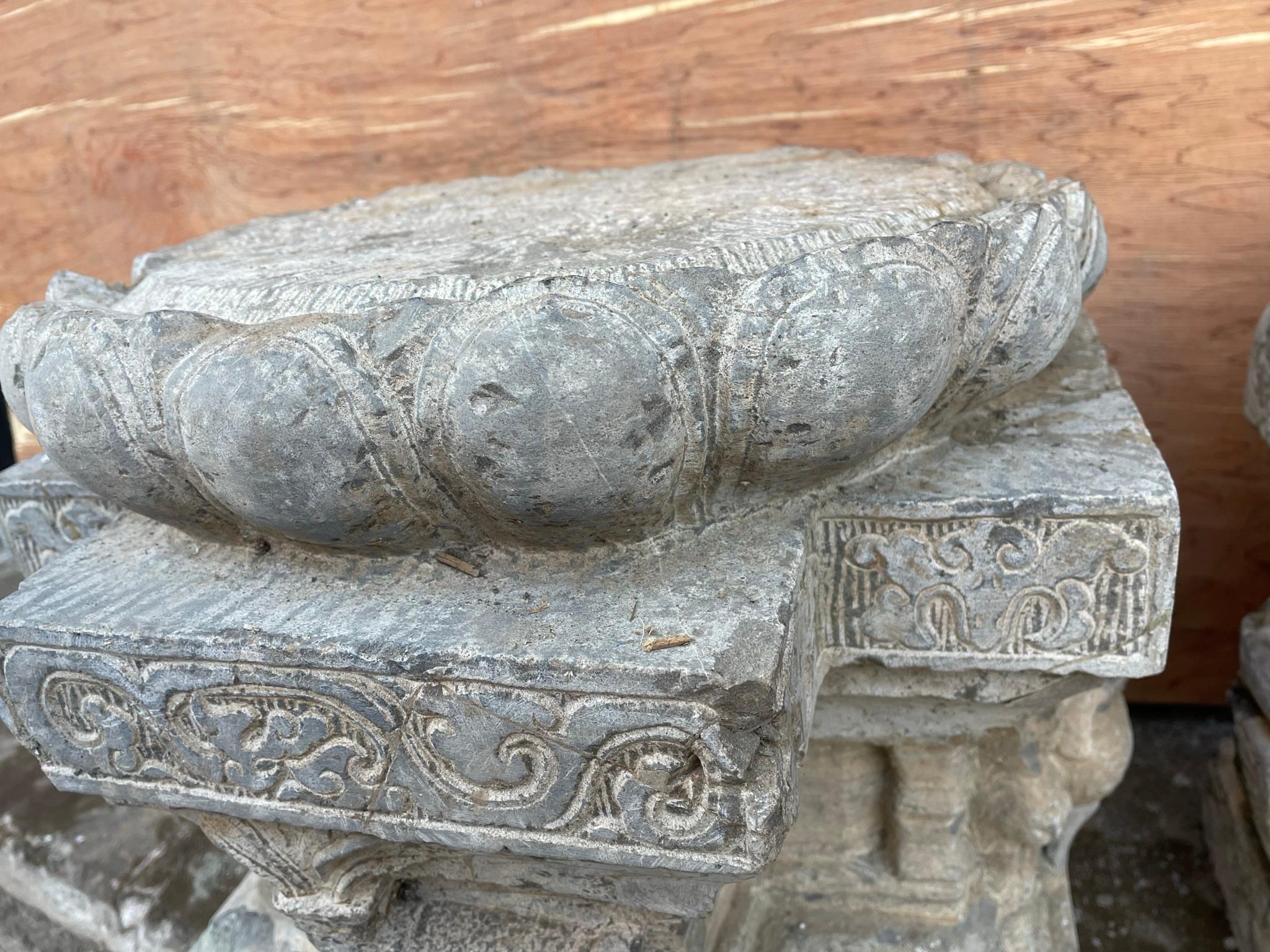 Paar antike handgeschnitzte Steinsockel aus China, 19. Jahrhundert  im Angebot 3