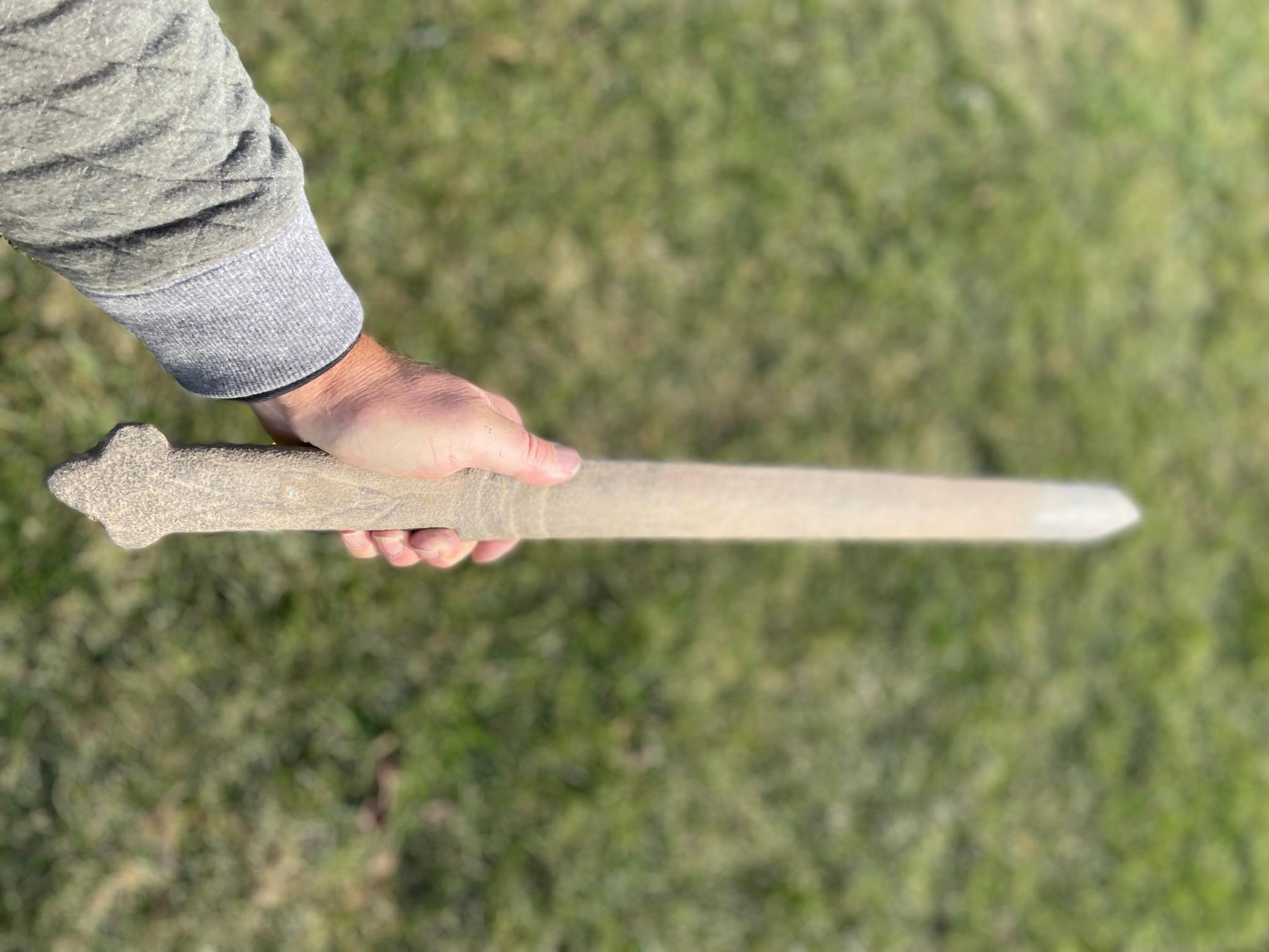 Paar handgeschnitzte „lange Schwerter“ aus China mit maßgefertigtem Präsentationsgehäuse im Angebot 8