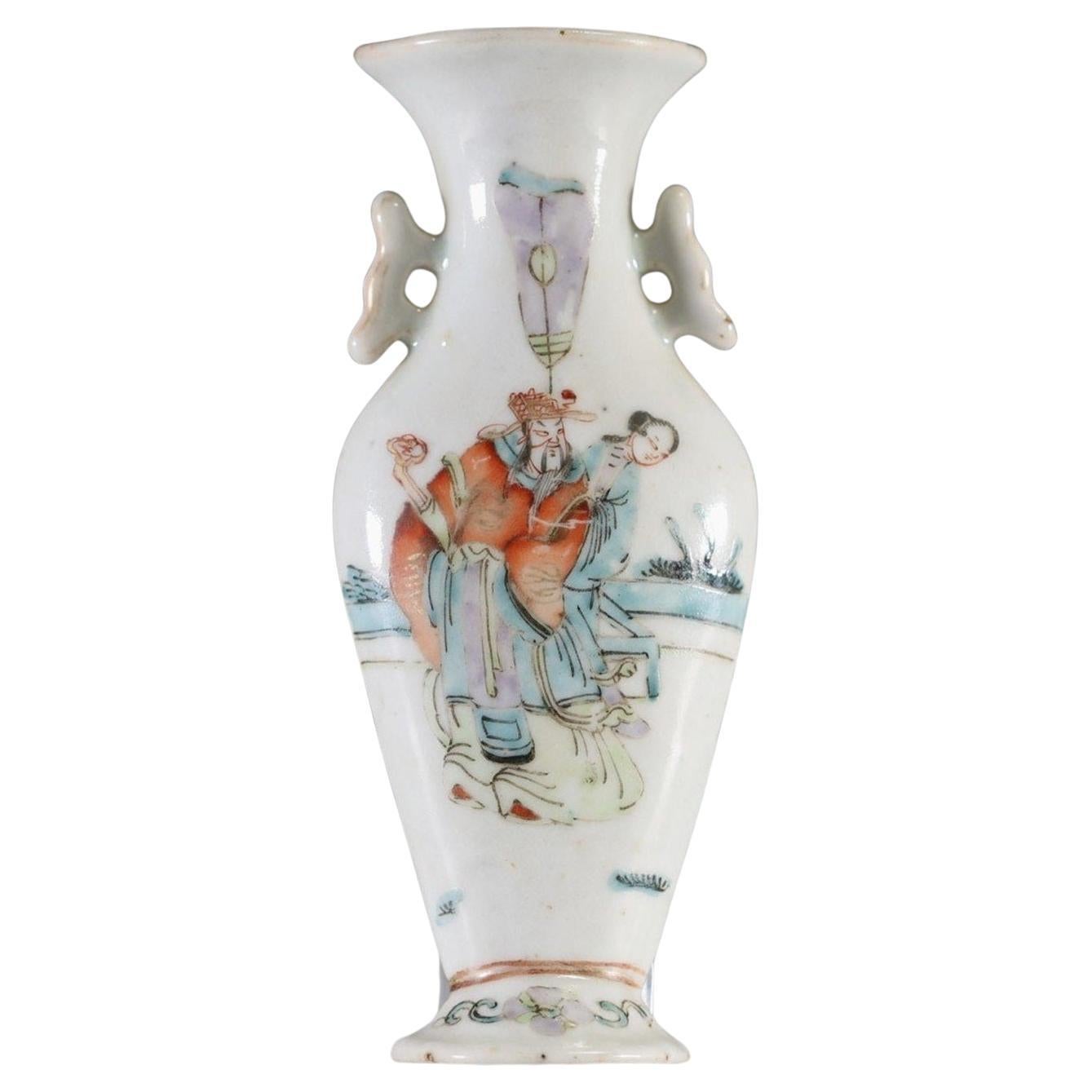 Cina - Porta bouquet in porcellana policroma, CANTON FAMILLE ROSE , XIX secolo.