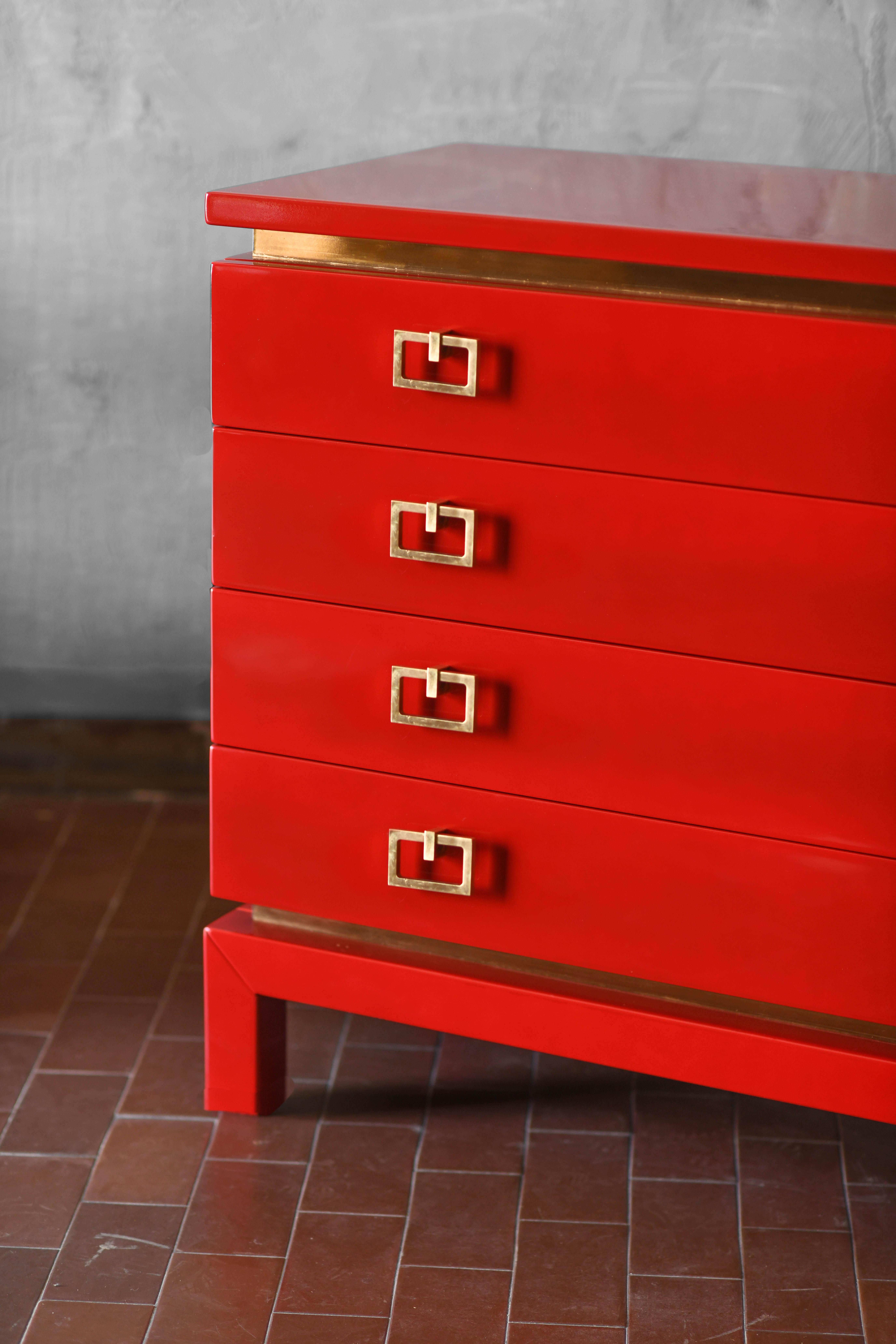 China Red Chest Of Drawers With Brass Details From The 1970s – Lacquered Series For Sale 3
