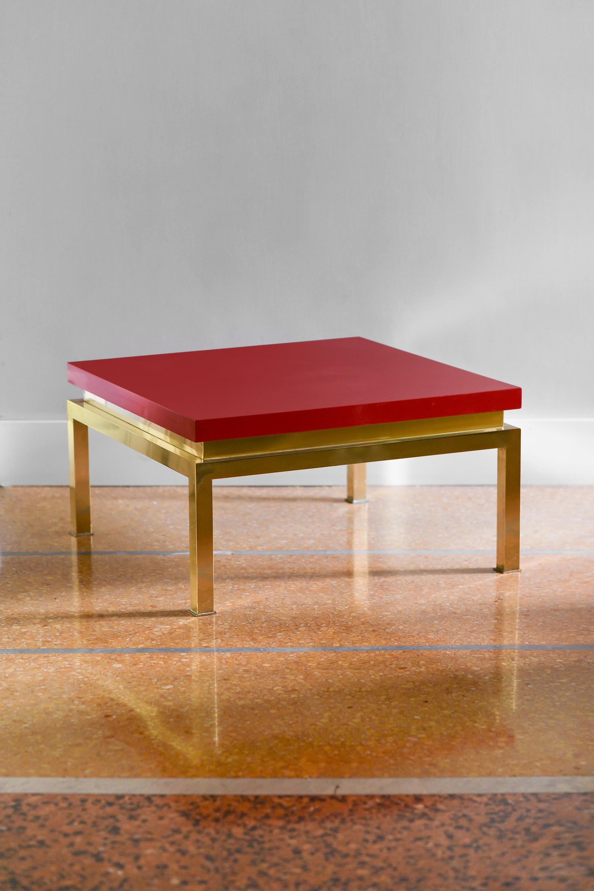 China red lacquered coffee table with brass structure, Italy 1980.
Product details
Dimensions 81 L x 43 H x 81 D cm
Designer: Serge Torrean
Production: Tommaso Barbi, Italy, 1980