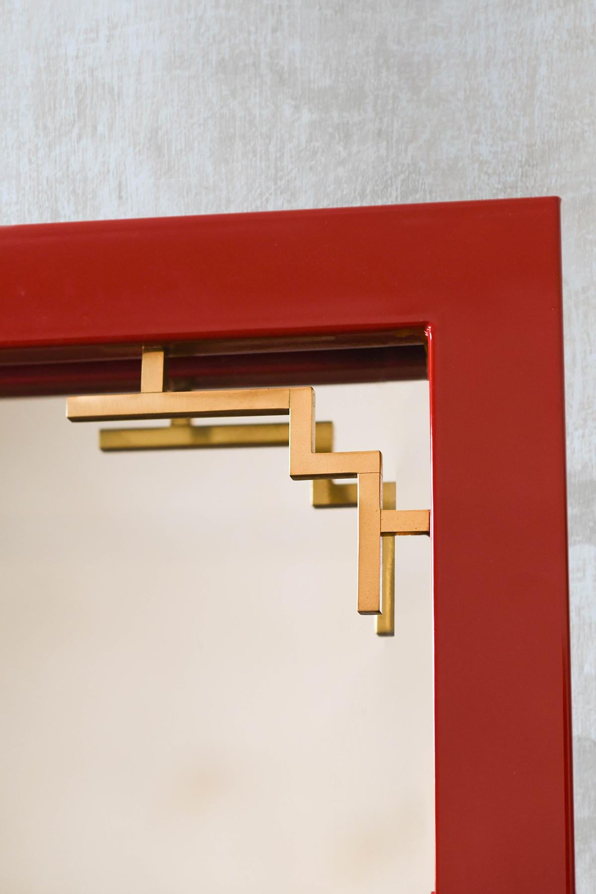 China Red Mirror With Brass Details From The 1970s – Lacquered Series In Good Condition For Sale In Roma, RM