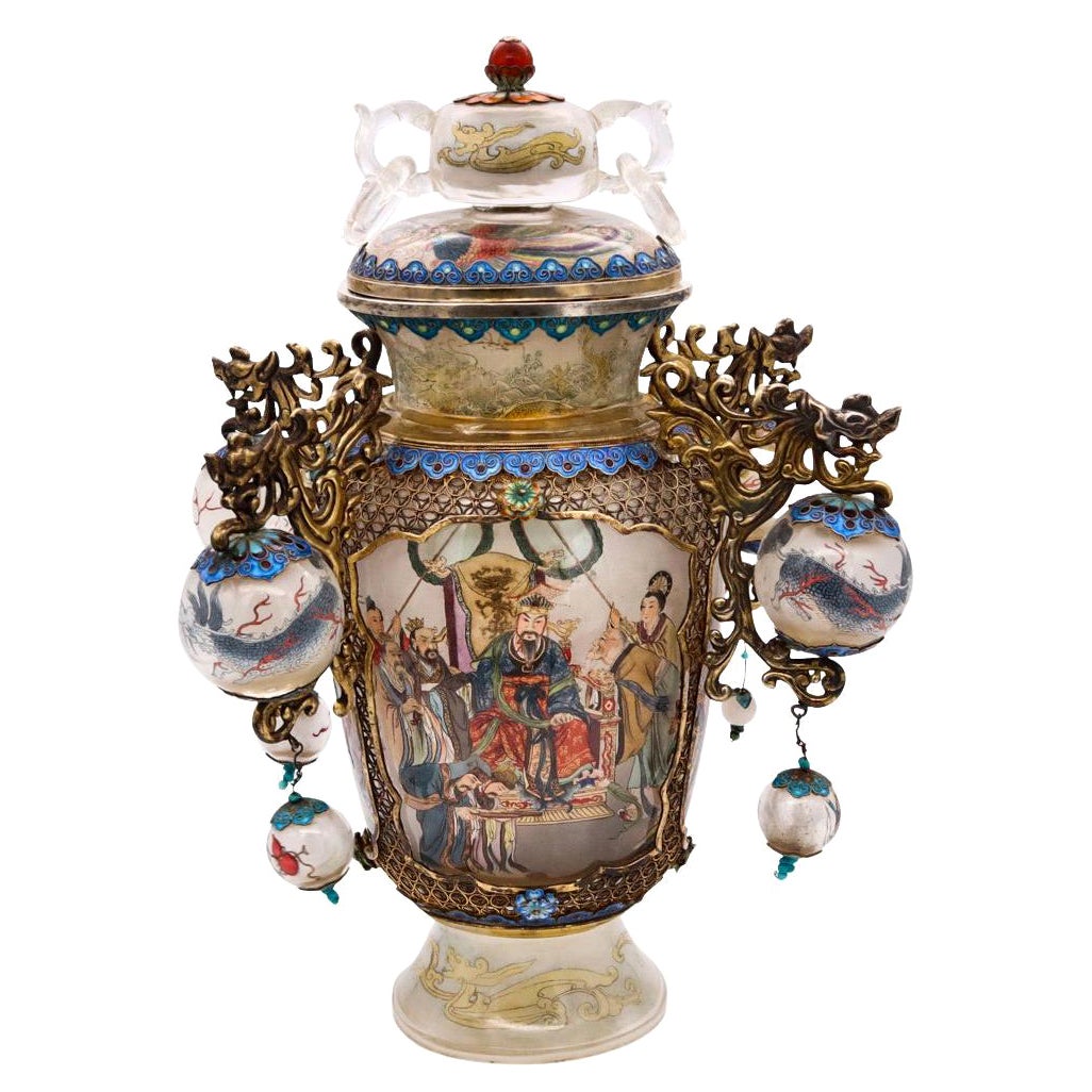 Cina Repubblica 1912-1960 Vaso di cristallo di rocca intagliato con vernice interna Argento e smalto in vendita