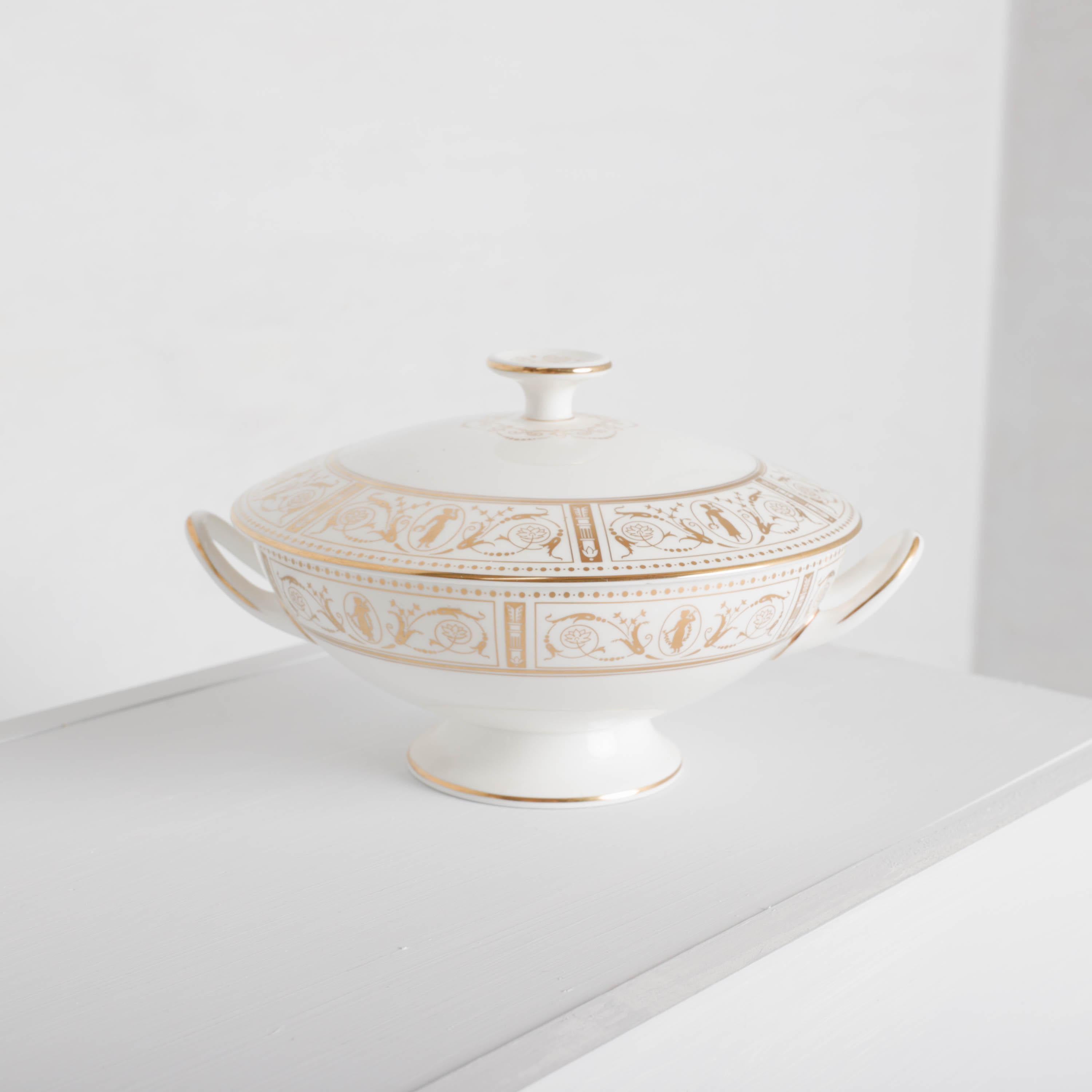 China Service for 12 Wedgewood Gold Grecian Circa 1964 For Sale 3