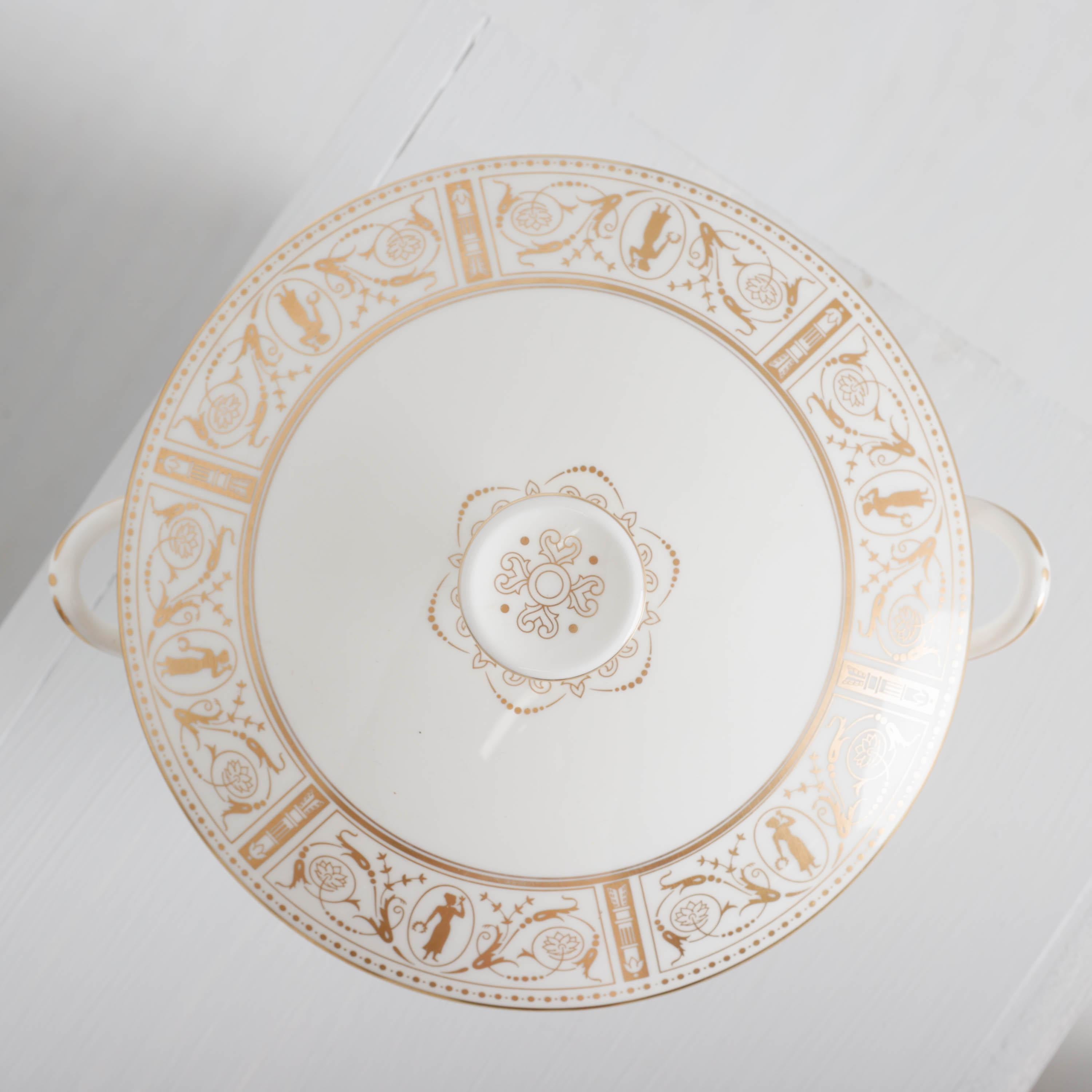 China Service for 12 Wedgewood Gold Grecian Circa 1964 For Sale 4