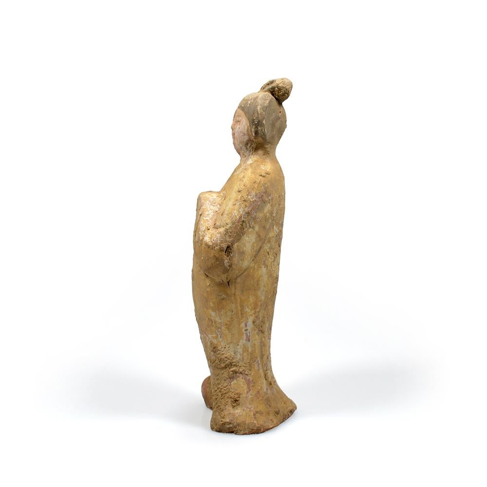 China. Terracotta Mingqi of Fat Lady, Tang dynastie, 700-750 AD In Distressed Condition For Sale In UTRECHT, UT