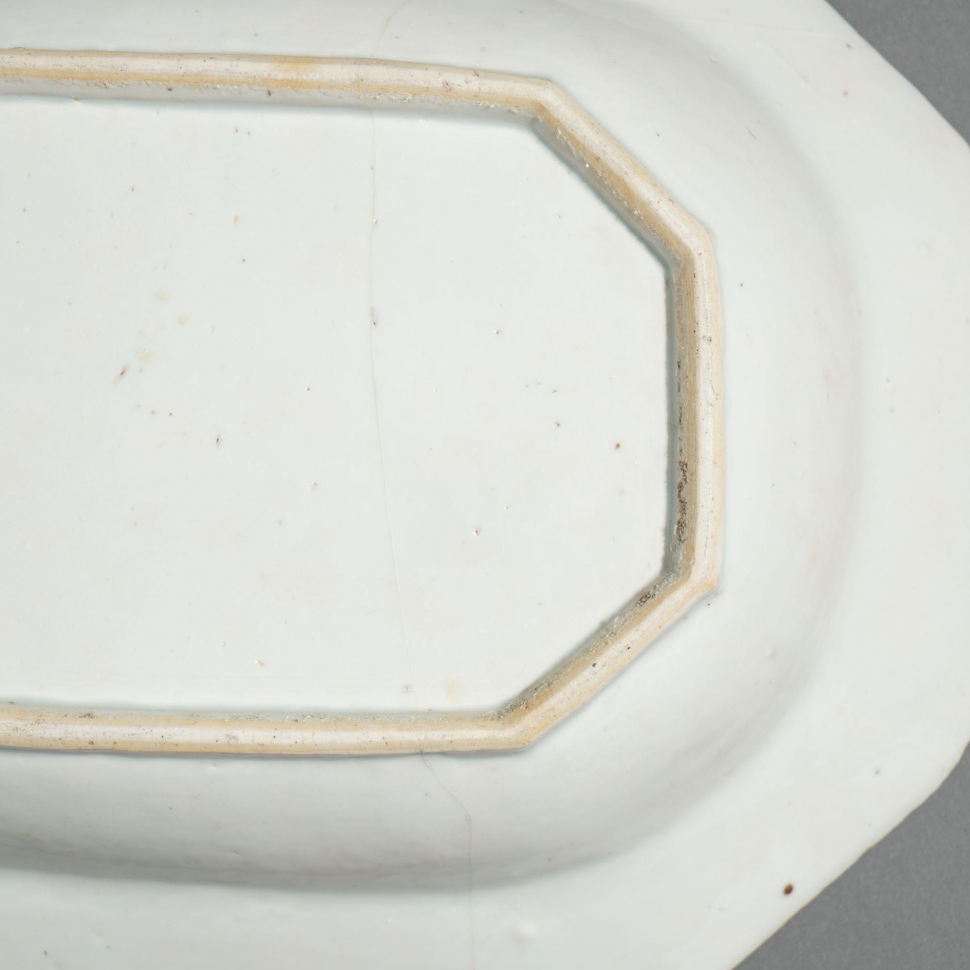 China trade export octagonal porcelain platter, c. 1800's For Sale 2