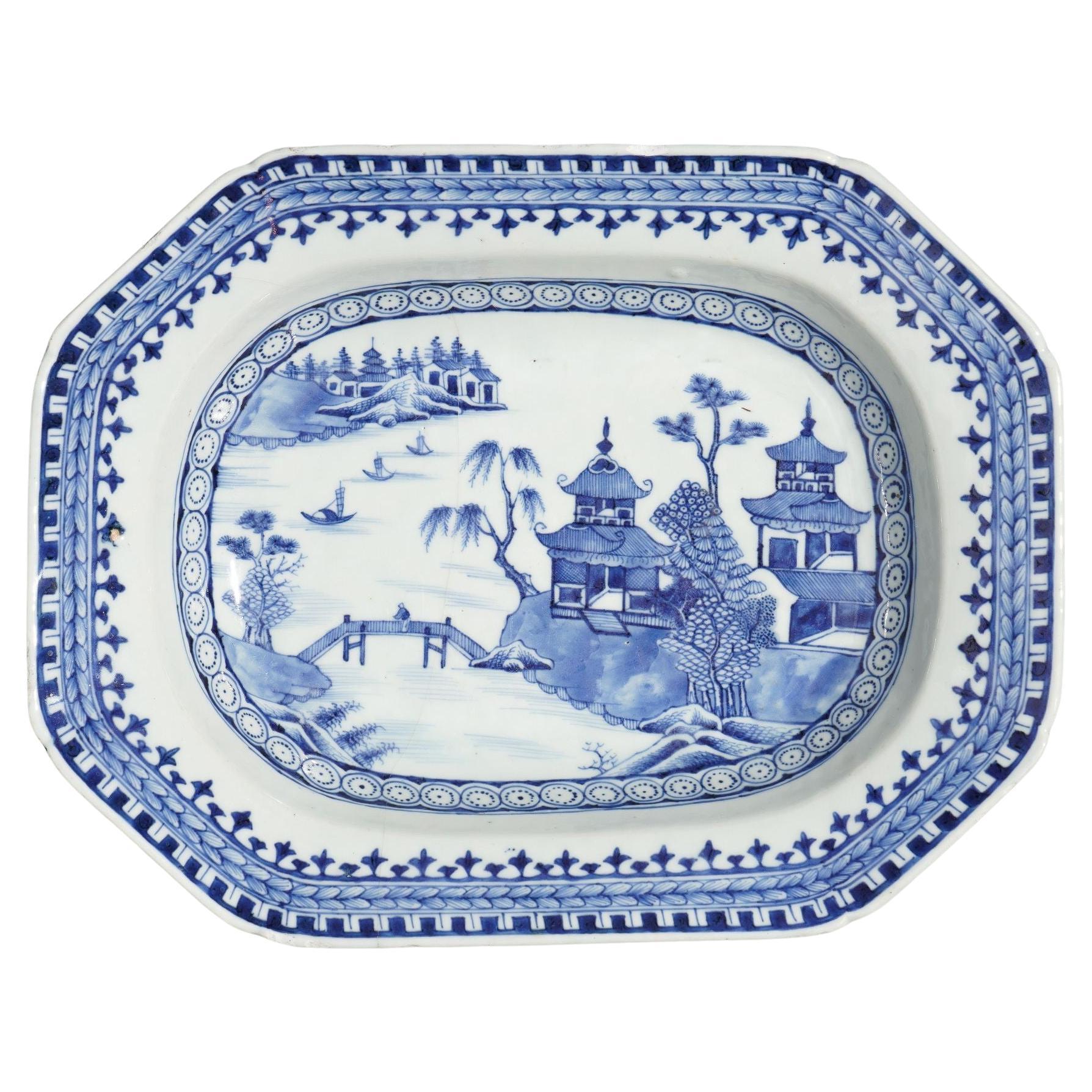 China trade export octagonal porcelain platter, c. 1800's For Sale