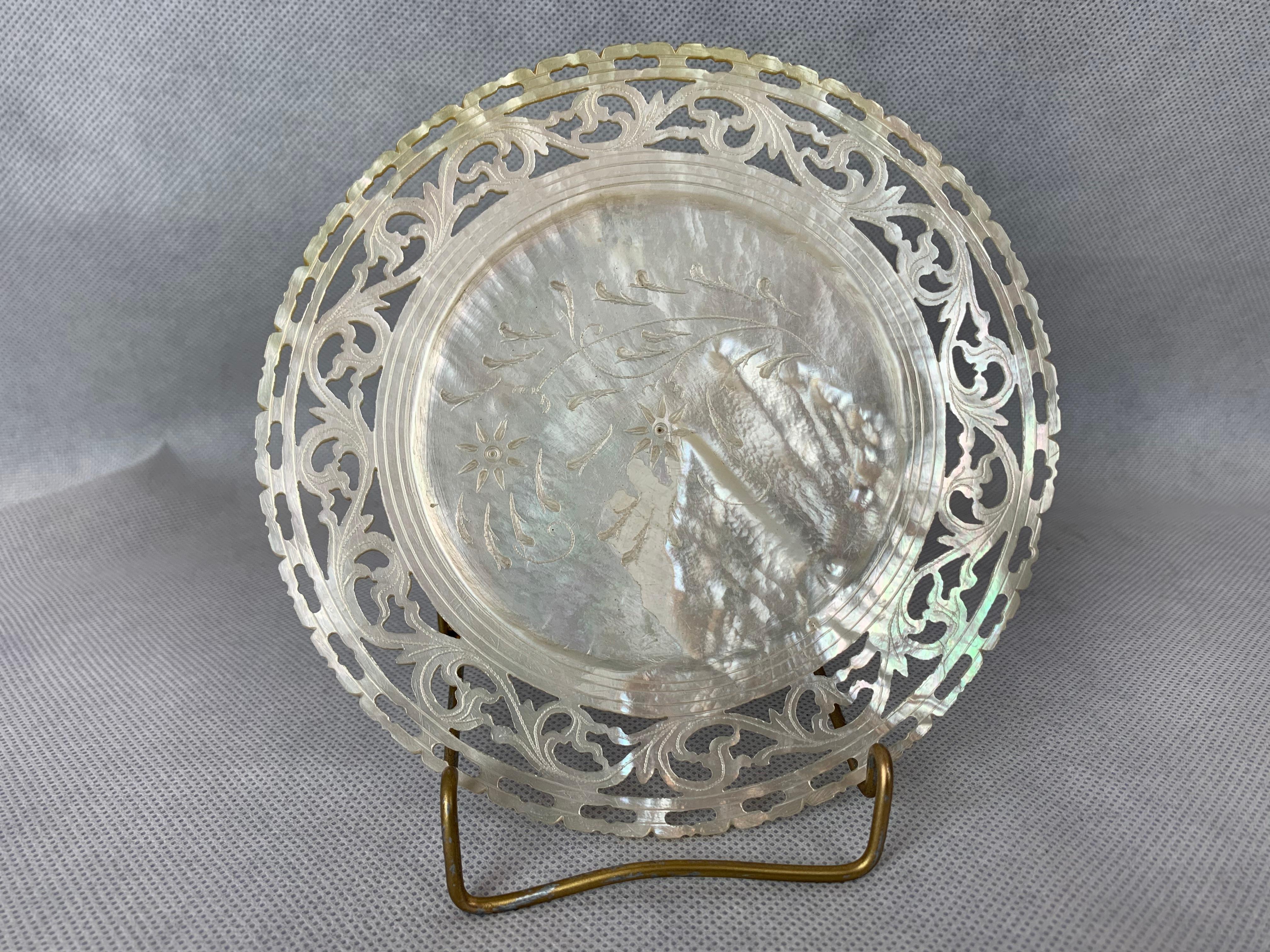 Mid-19th Century   Reticulated and Carved Mother of Pearl Caviar Dish-China Trade Period 