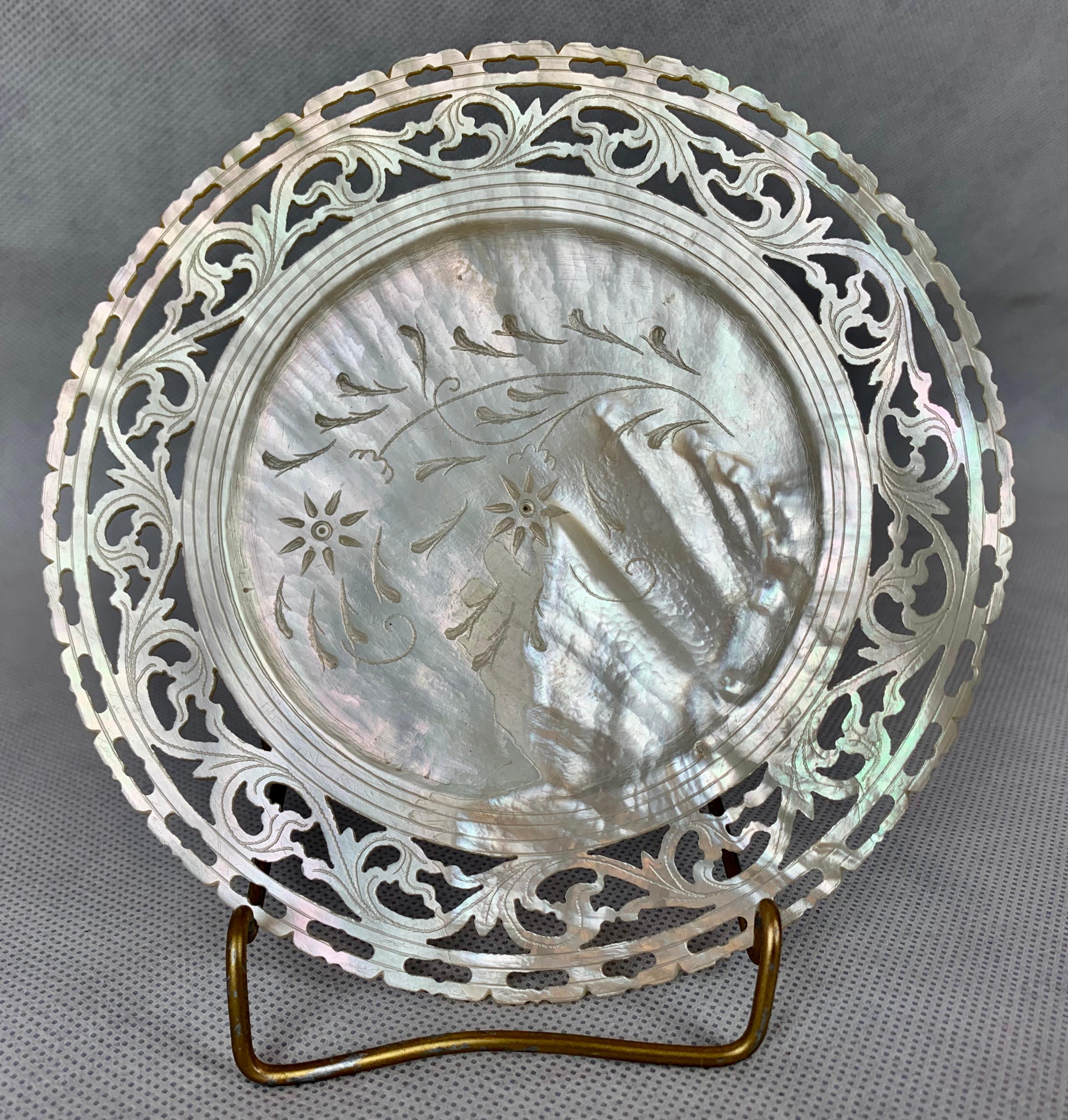   Reticulated and Carved Mother of Pearl Caviar Dish-China Trade Period  In Good Condition In West Palm Beach, FL