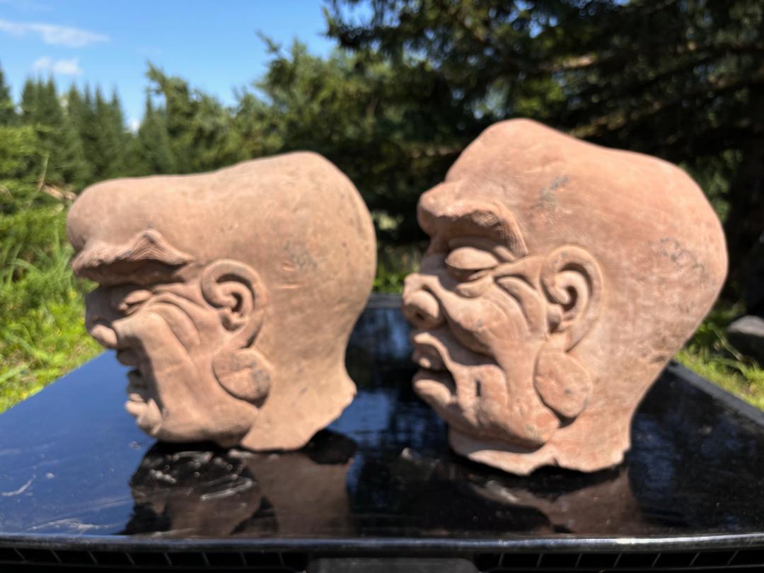 Deux fantastiques sculptures anciennes de moine de jardin en pierre de Chine Bon état - En vente à South Burlington, VT