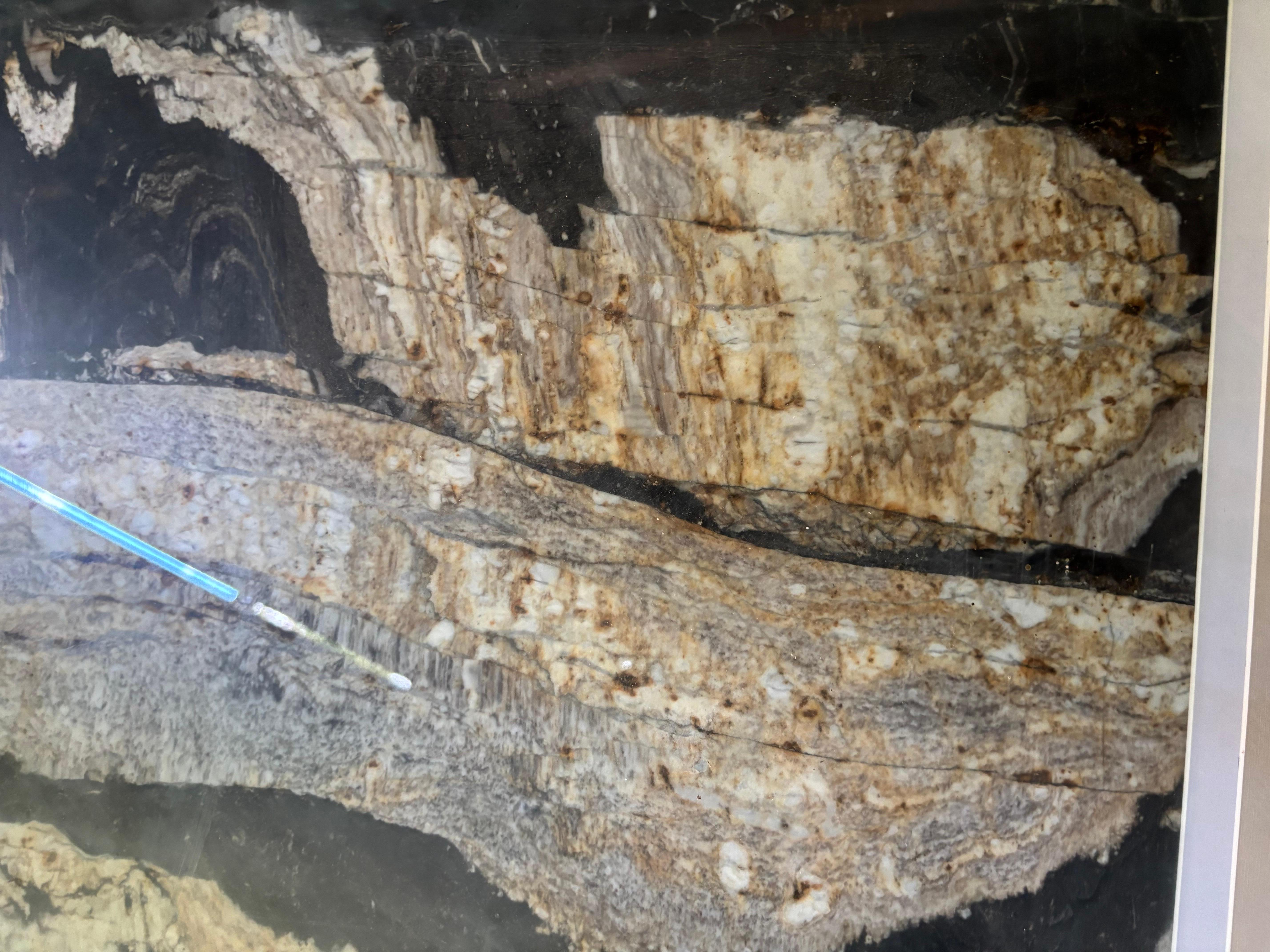 China Sehr zeitgenössische Schwarz-Weiß-Naturmarmor Stein Artefakt 