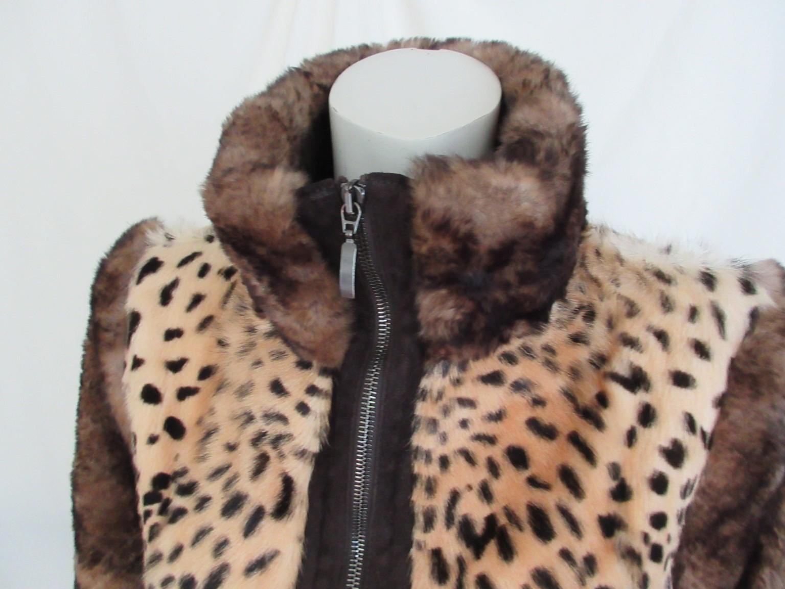 Exclusive leopard coat designed with chinchilla fur

We offer more exclusive fur items, view our front store

Details:
One of a kind
2 pockets, zipper closing,  fully lined
Soft fur and light weight
no label
Size is aprox. small/medium please check
