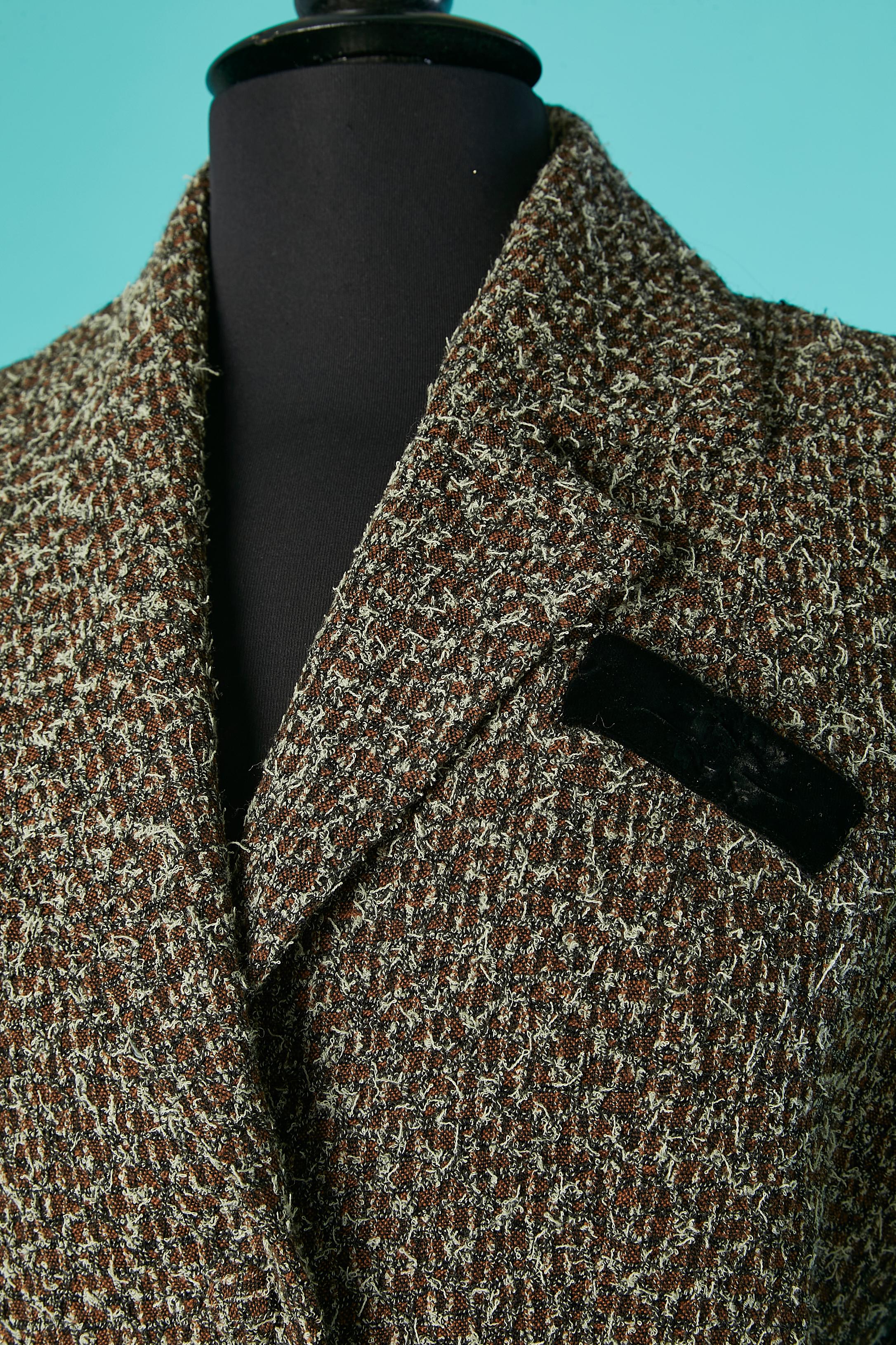 Chiné tweed skirt-suit with black velvet details and edge. Brown rayon lining. 
Shoulders-pads. Box pleat in the jacket middle back. Button covered with fabric and buttonhole. 
SIZE L (Jacket) and M ( skirt) 