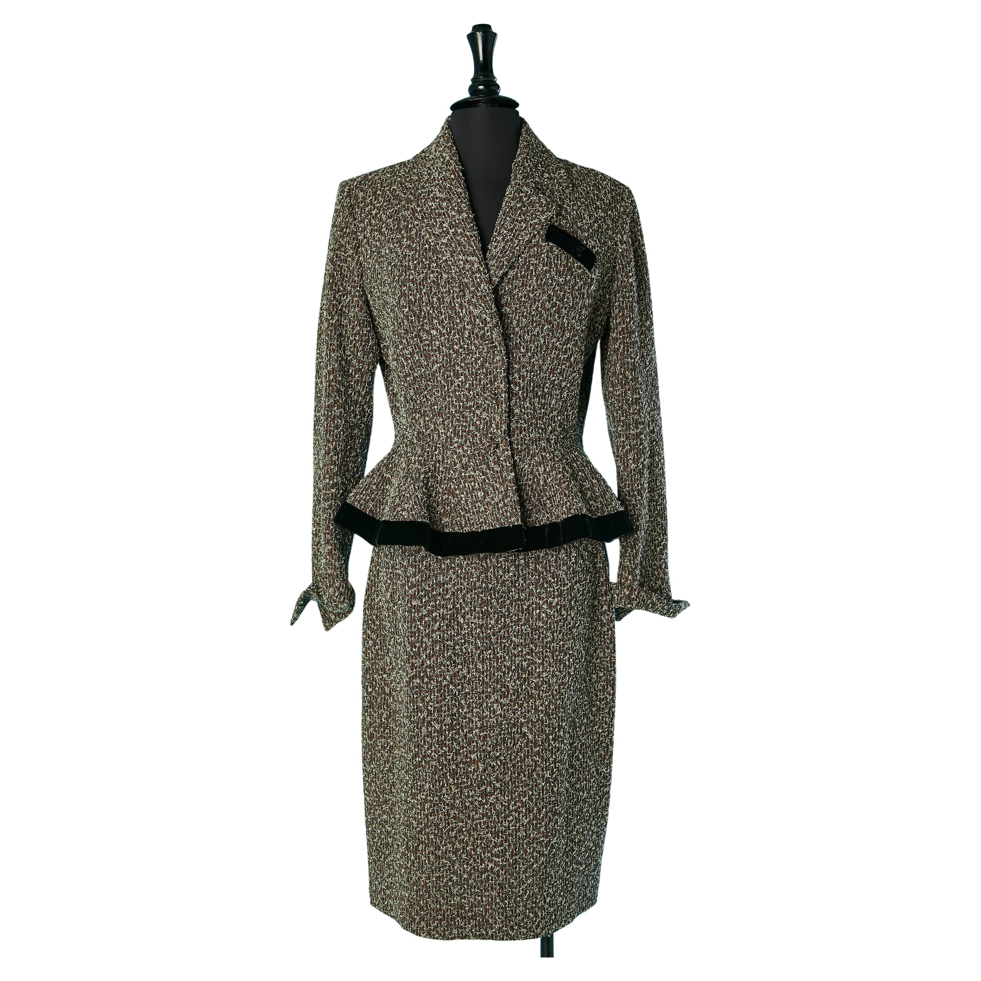 Chiné tweed skirt-suit with black velvet details and edge Lilli Ann Circa 1940's For Sale