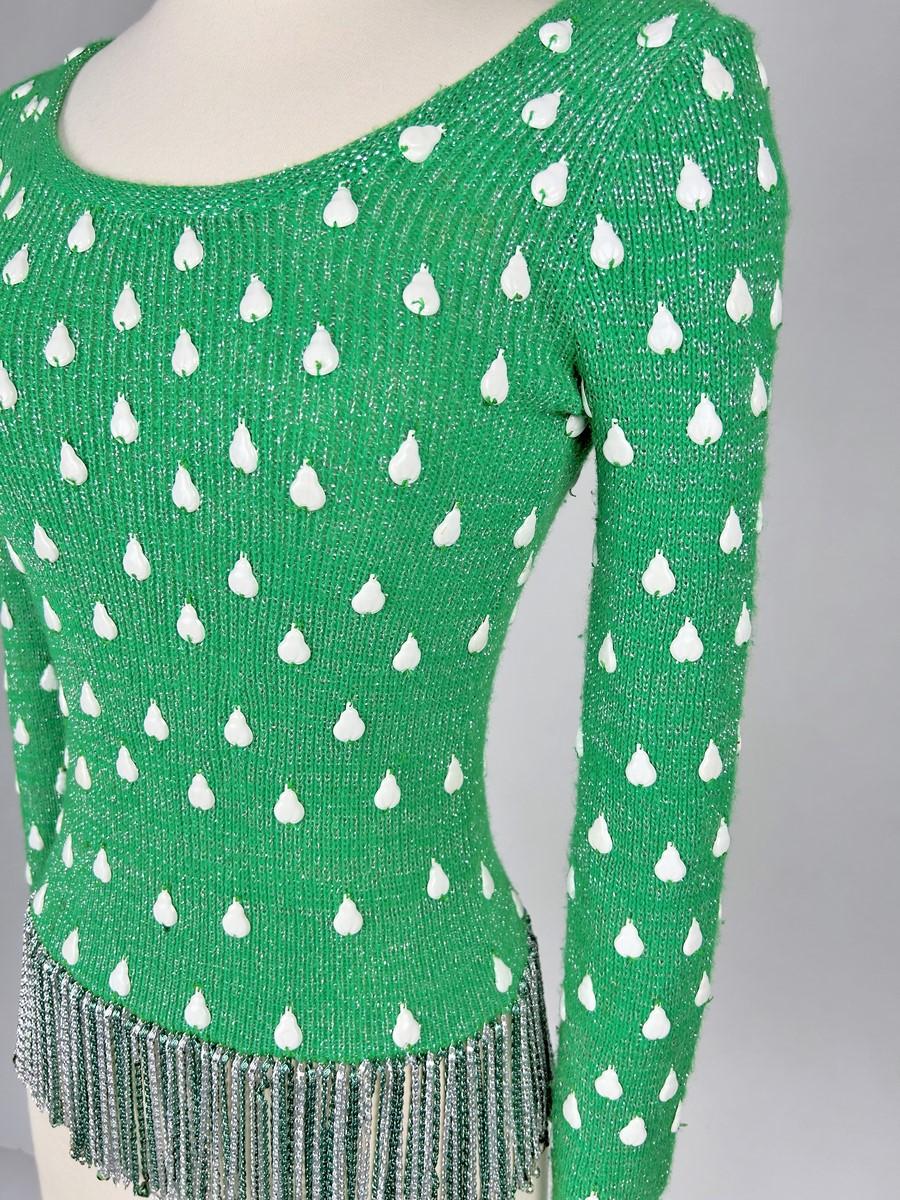 Pull en laine chinée avec franges en lurex et chaîne par Loris Azzaro - France C. C. 1990 en vente 9