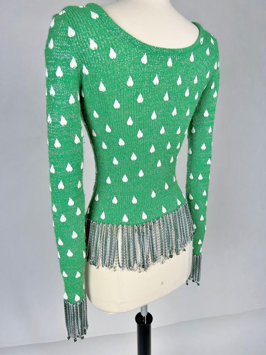 Pull en laine chinée avec franges en lurex et chaîne par Loris Azzaro - France C. C. 1990 en vente 4