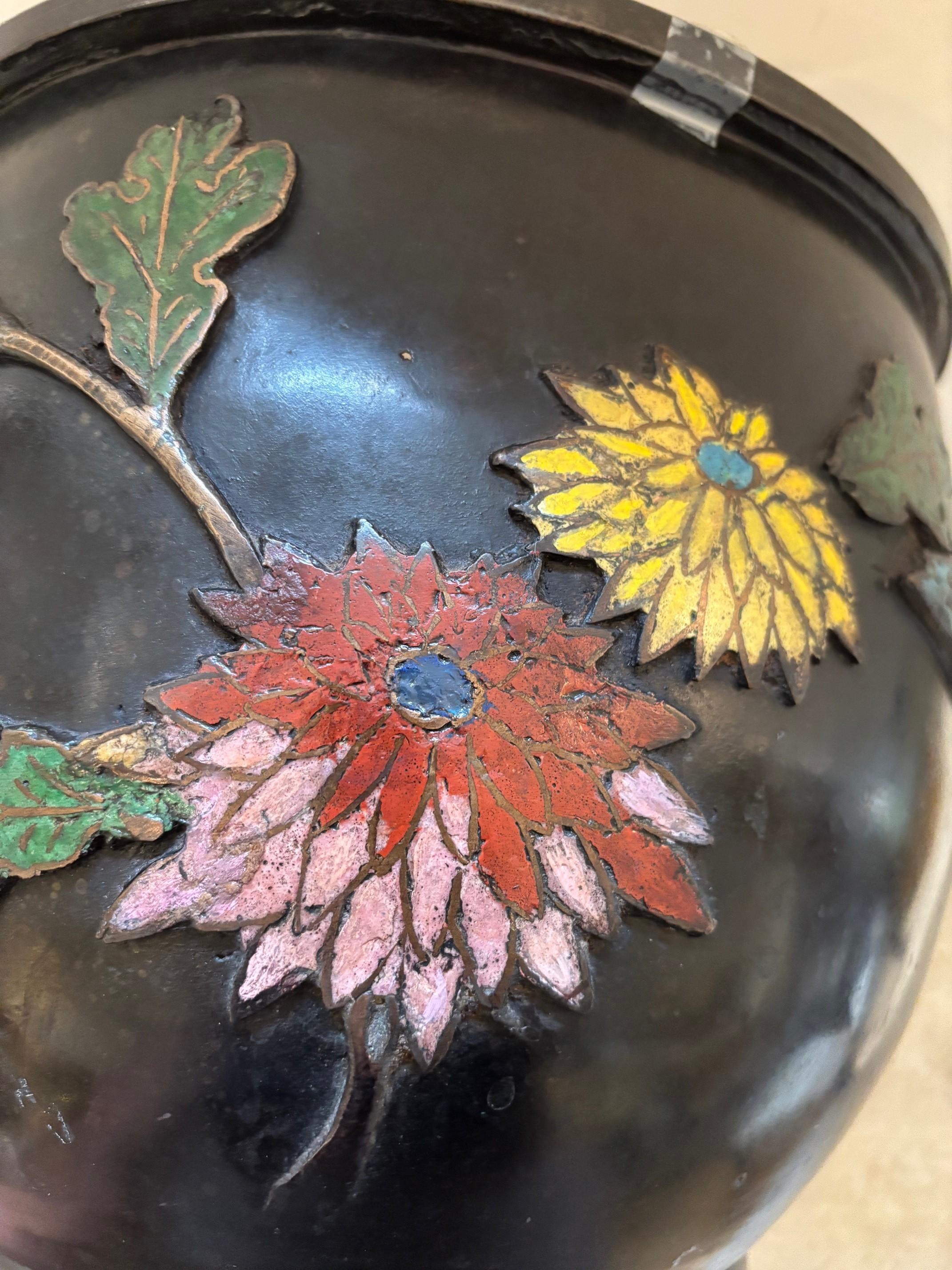 Hibachi in bronzo Chineile Champleve, decorato con intarsi di draghi e fiori in vendita 5