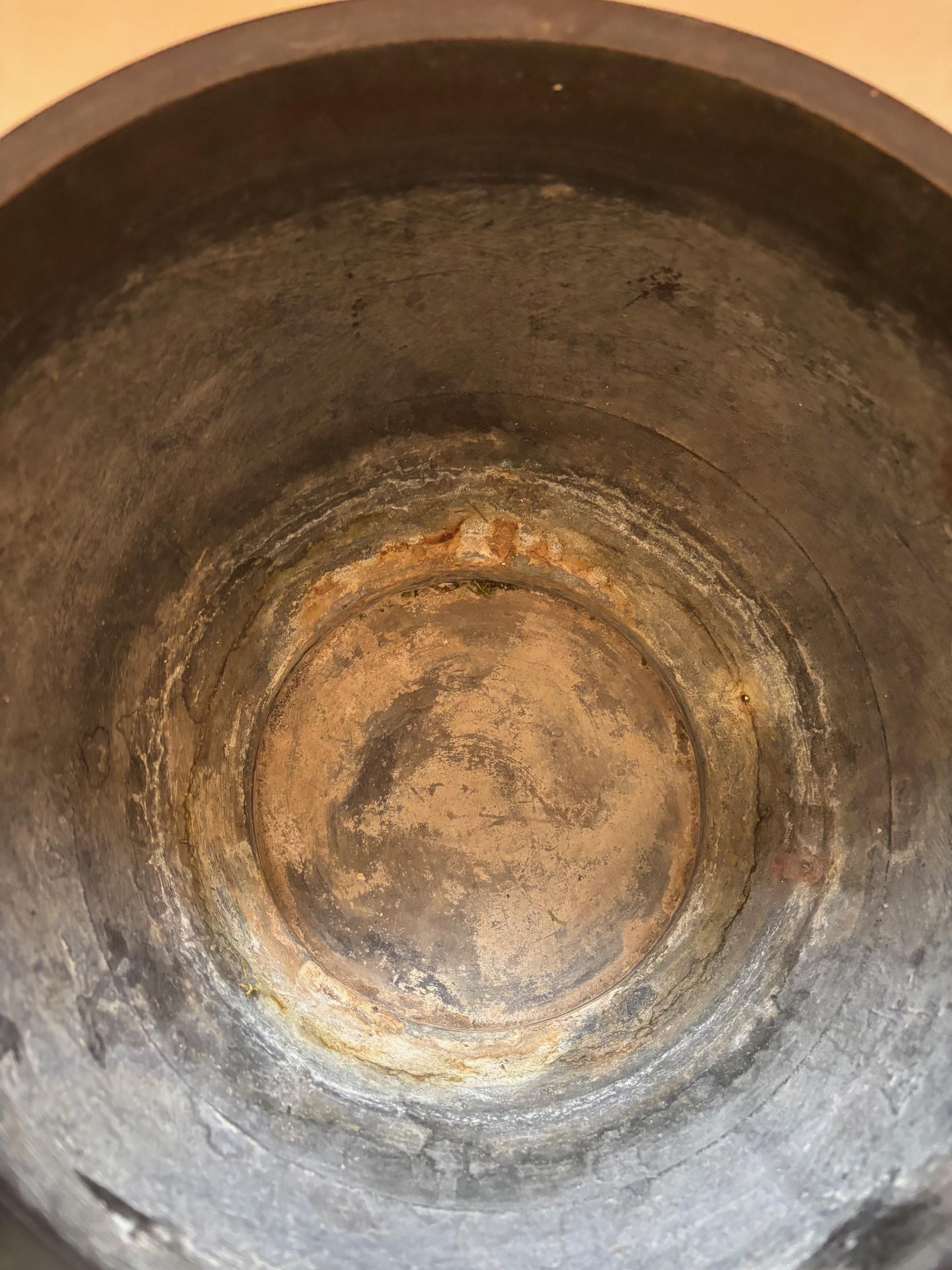 Hibachi in bronzo Chineile Champleve, decorato con intarsi di draghi e fiori in vendita 8