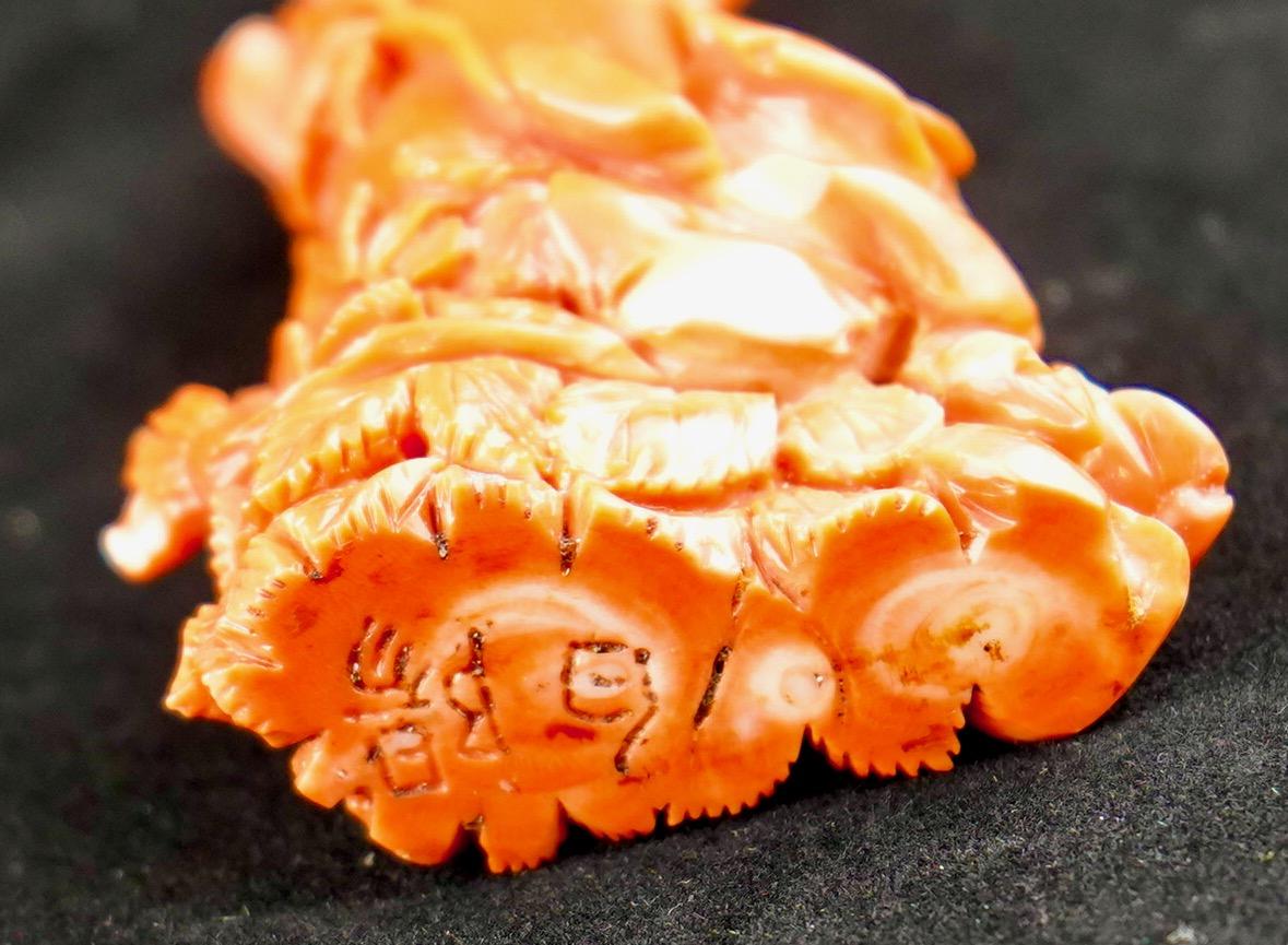 Chines Carved Coral Finely Carved Perfume Bottle For Sale 4