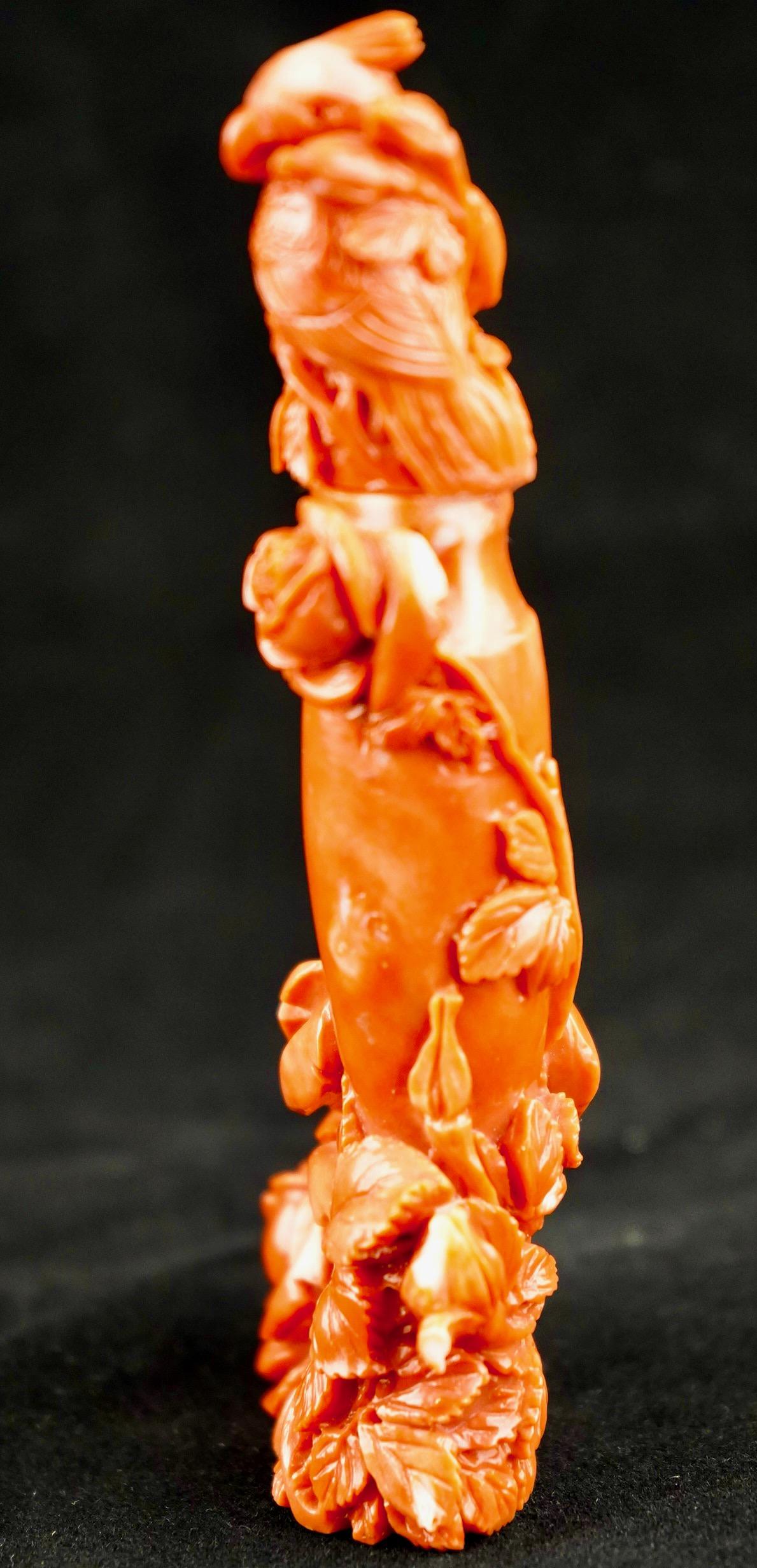 Botella de perfume china de coral finamente tallado siglo XX en venta