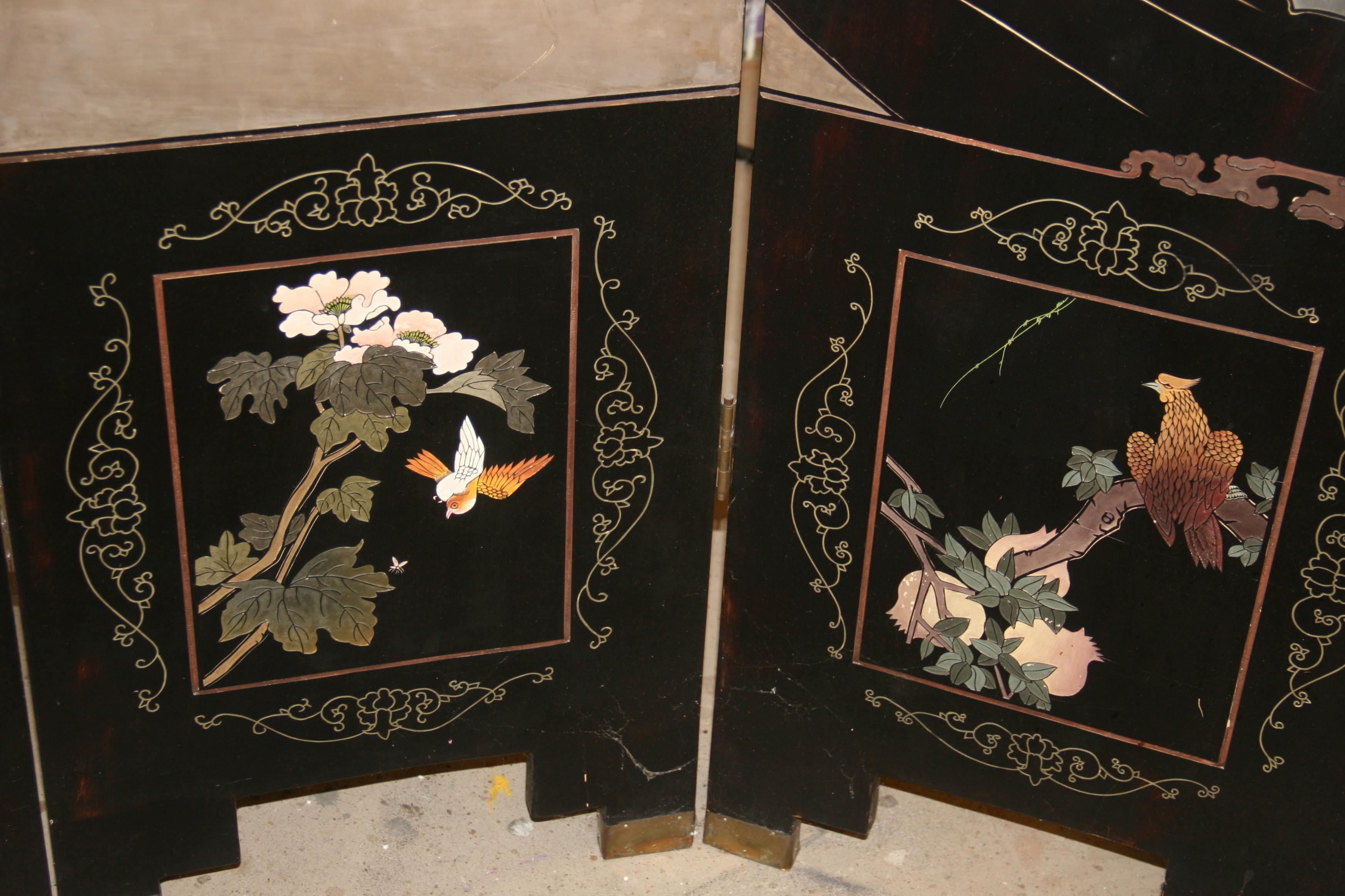 Laiton Chinois  Écran à quatre panneaux de la pièce Devider Landscape Scene de Coromandel en vente