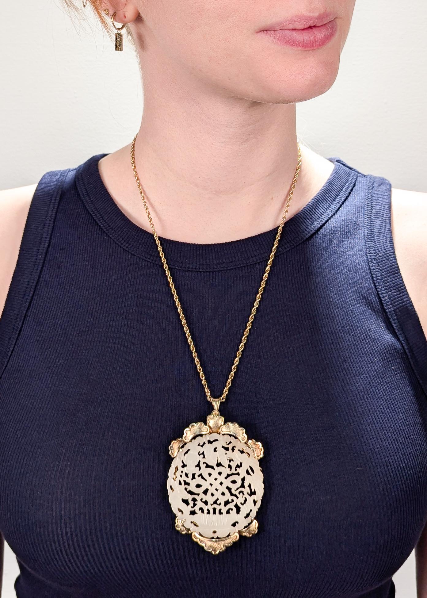 A fine vintage Chinese gold & white jade convertible pendant / brooch. 

In 14 karat yellow gold.

Comprising a circular openwork carved white jade pendant in a yellow gold floral mount. The jade is carved in floral and leaf work shapes throughout.