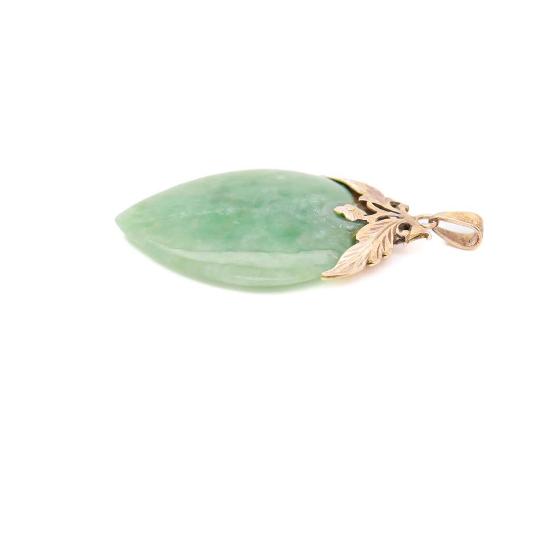 Pendentif chinois en or 14 carats et jade vert pour collier en vente 2