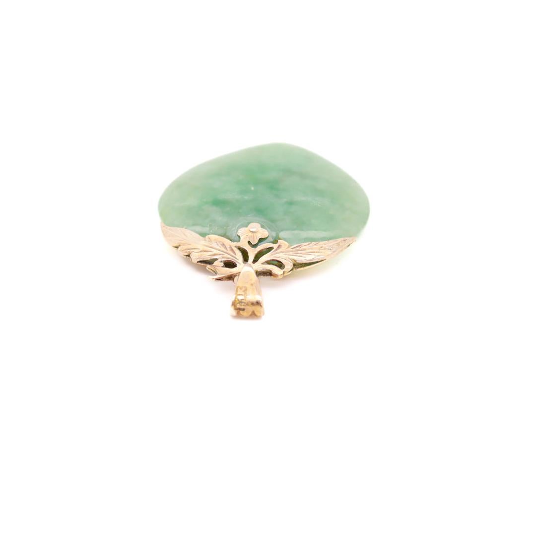 Pendentif chinois en or 14 carats et jade vert pour collier en vente 3