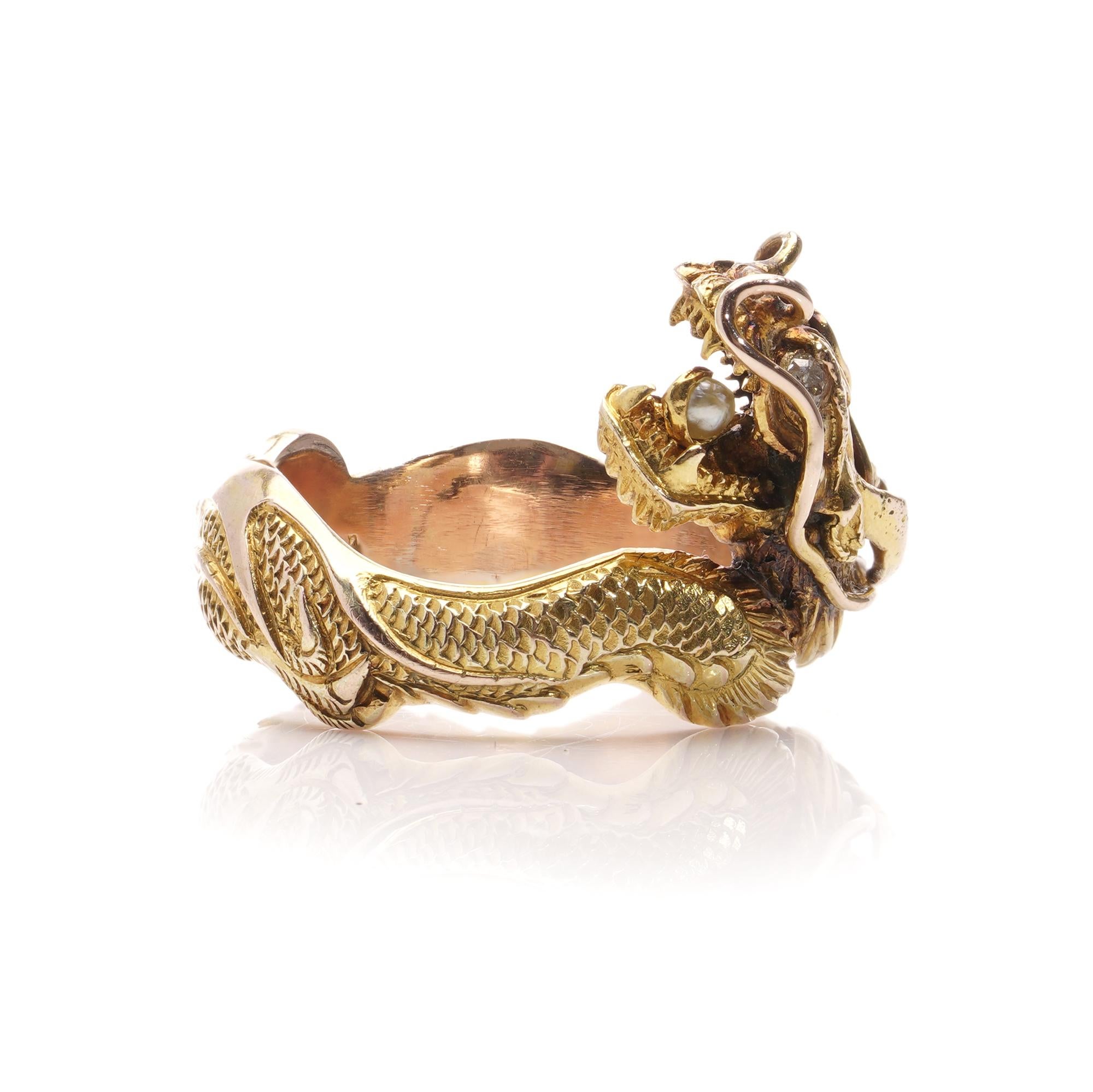 Chinese 14kt. gold large men's dragon ring set with diamond and pearl  In Good Condition For Sale In Braintree, GB