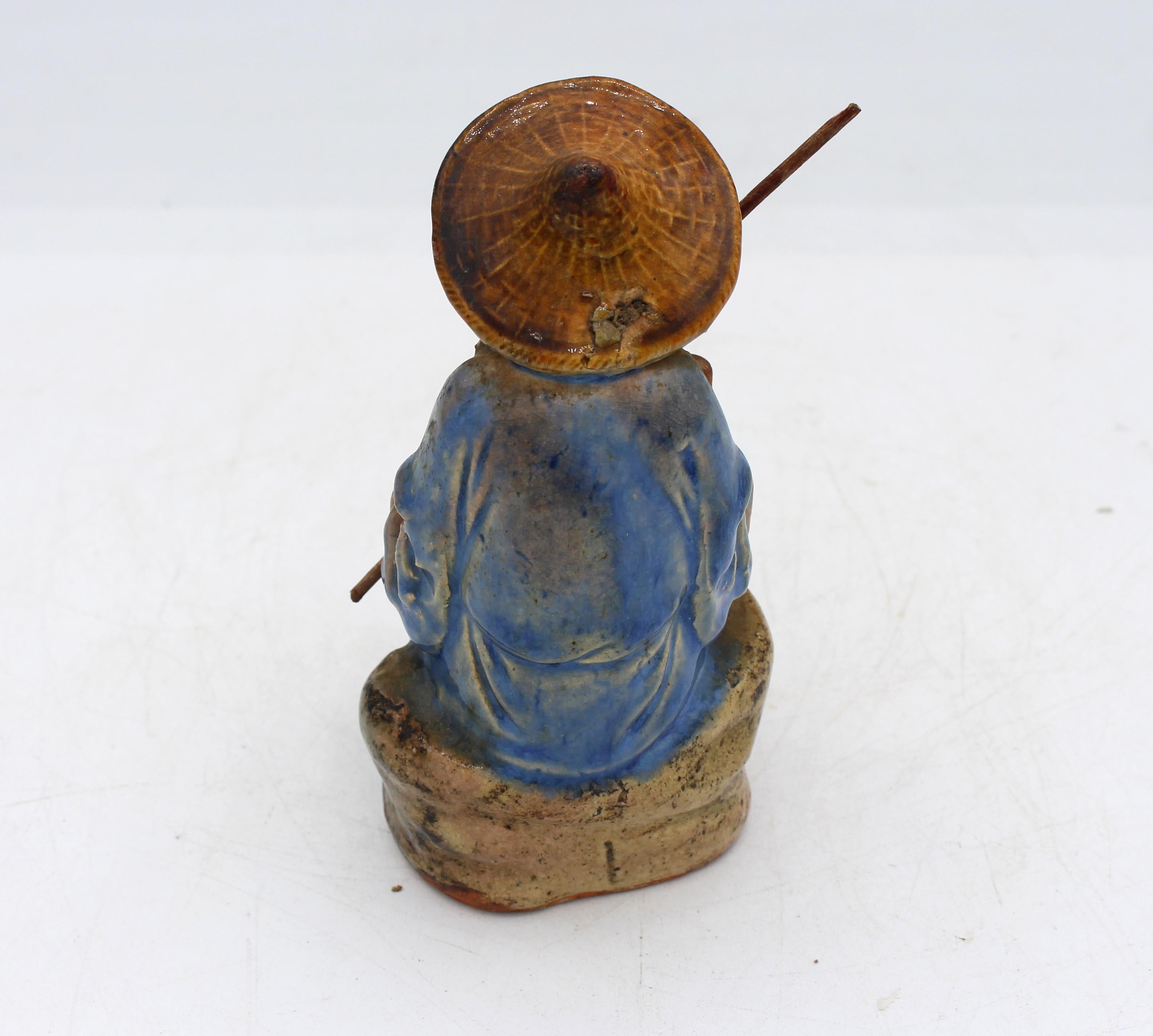 Souvenir dell'Esposizione Universale Cinese del 1891-1911: figura di anziano contadino seduto e uomo di fango In condizioni buone in vendita a Chapel Hill, NC