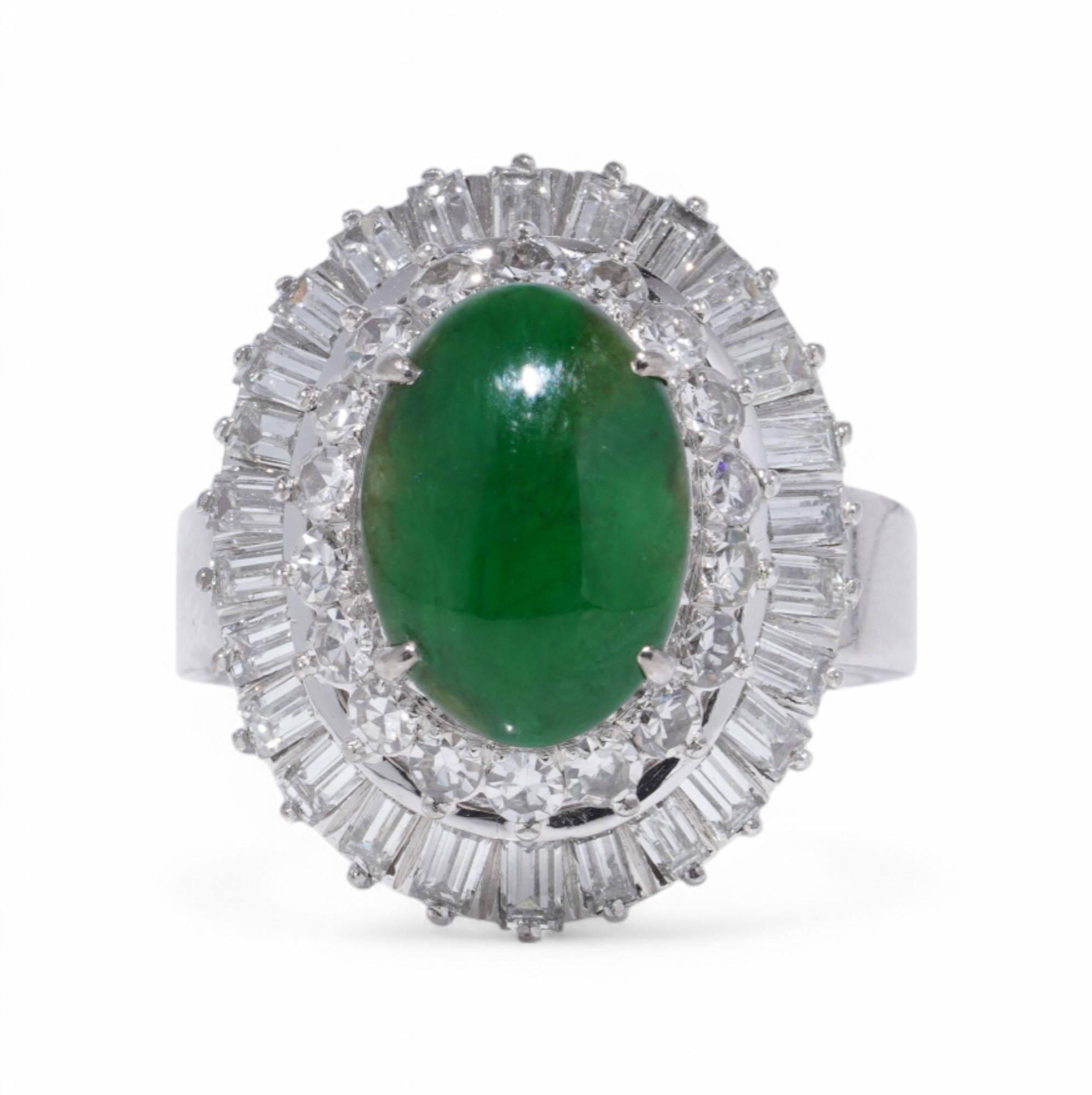 Chinese 18kt Gold Jade and Diamond Ring In Good Condition For Sale In Braintree, GB
