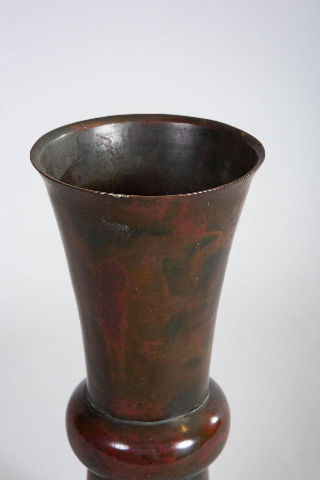 Chinesische Bronzevase aus dem 18. Jahrhundert (18. Jahrhundert und früher) im Angebot