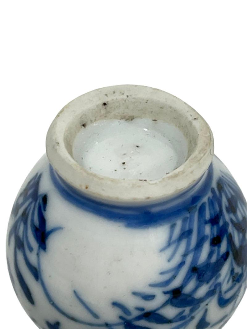 Chinese 18th Century Miniature Porcelain Blue and White Kangxi Vases In Good Condition For Sale In Delft, NL
