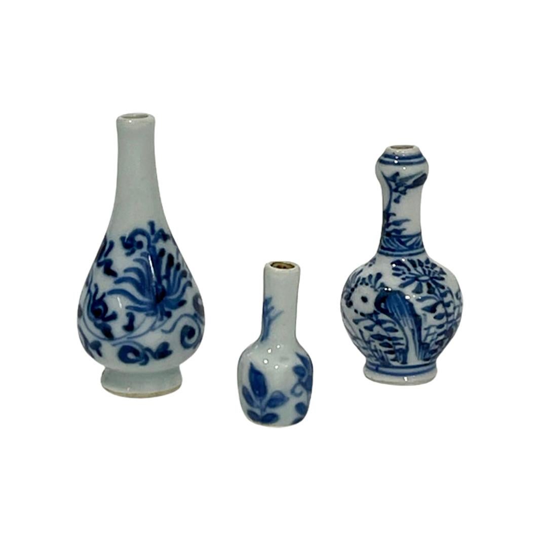 Chinese 18th Century Miniature Porcelain Blue and White Kangxi Vases For Sale