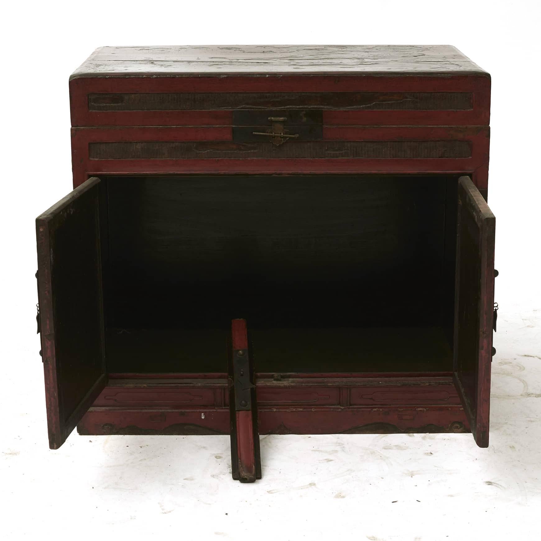 Chinese 18th Ctr. Qing Dynasty Book Chest In Good Condition For Sale In Kastrup, DK